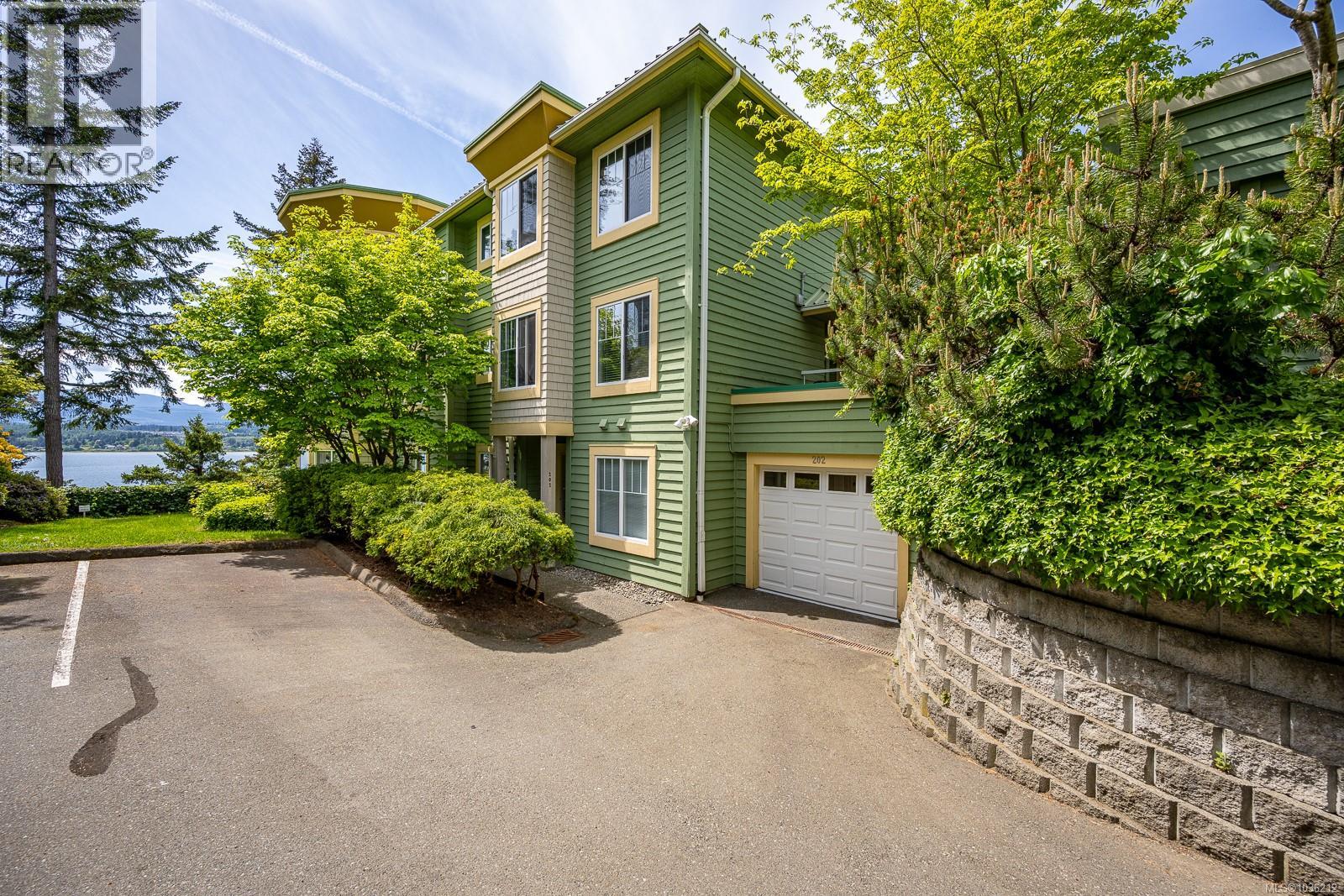 202 2275 Comox Ave Property Photo 25