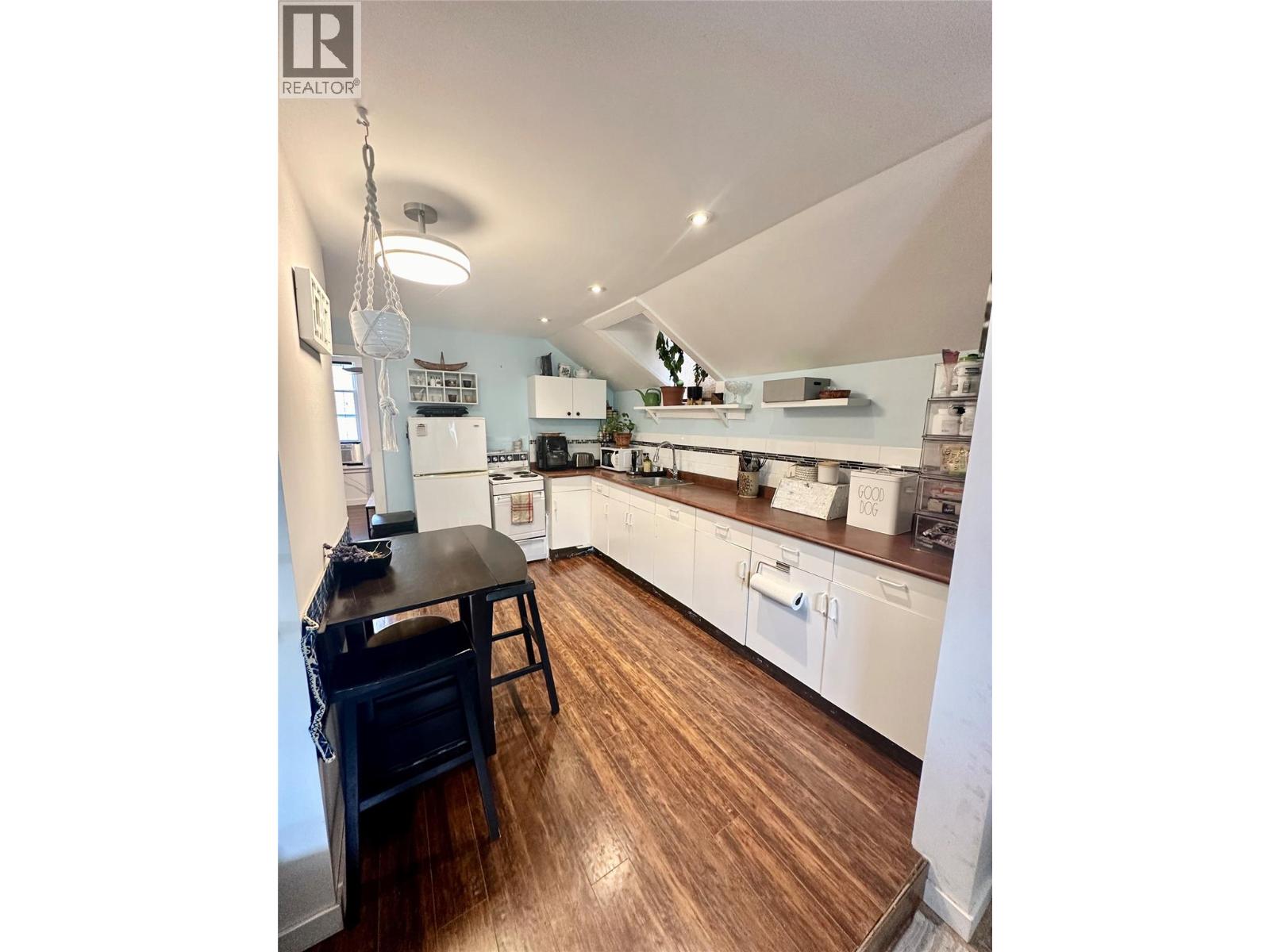 623 7th Avenue Property Photo 11