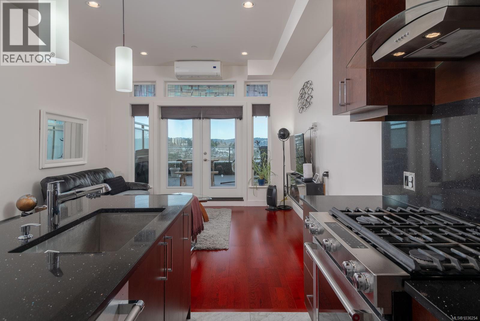 303 10 Chapel St Property Photo 14