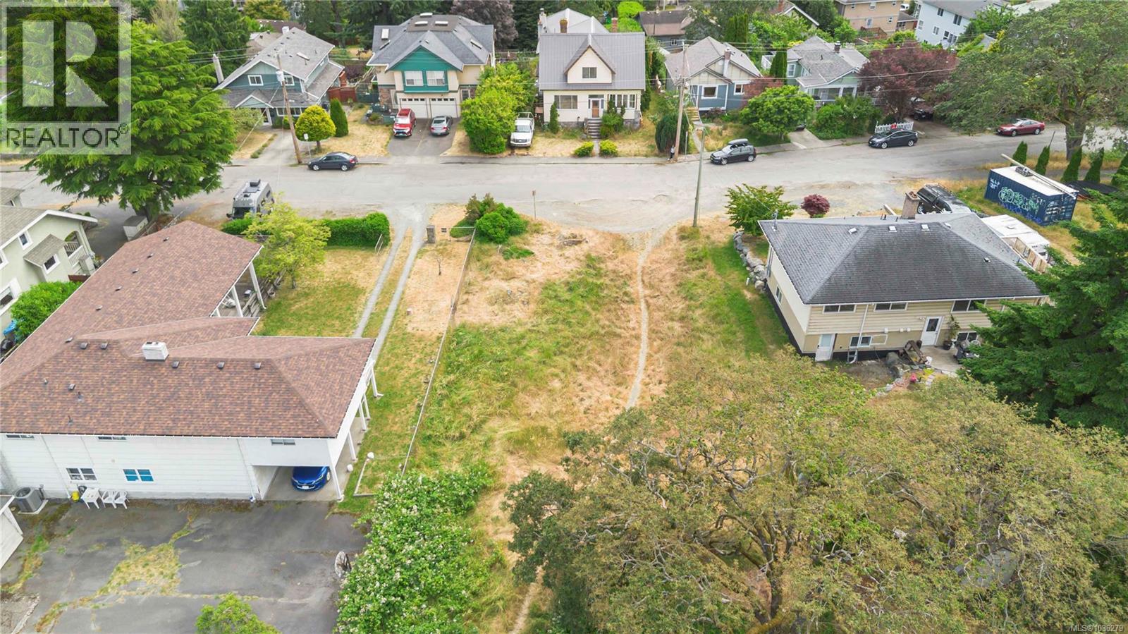 1360 Vista Hts Property Photo 2