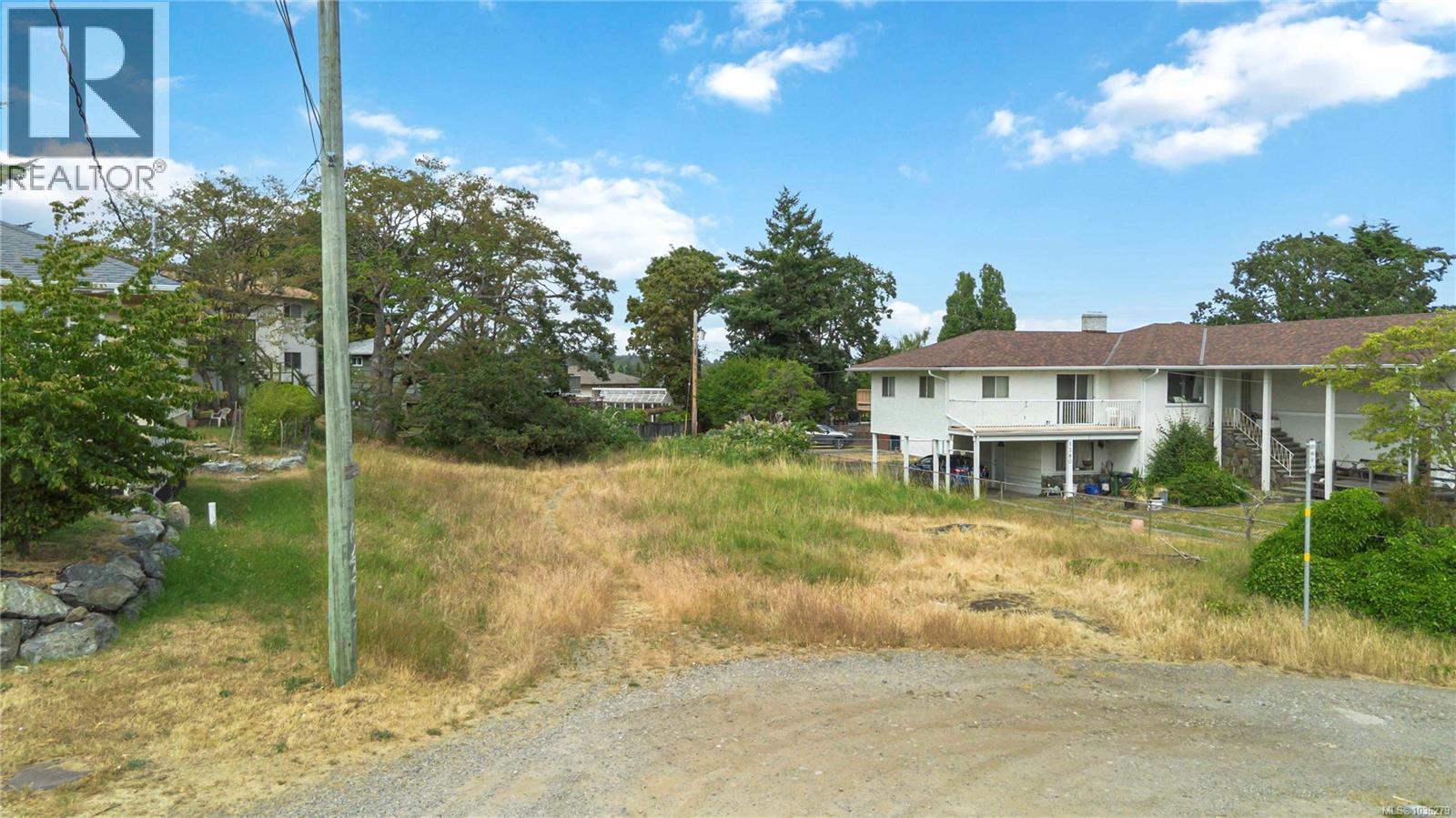 1360 Vista Hts Property Photo 3