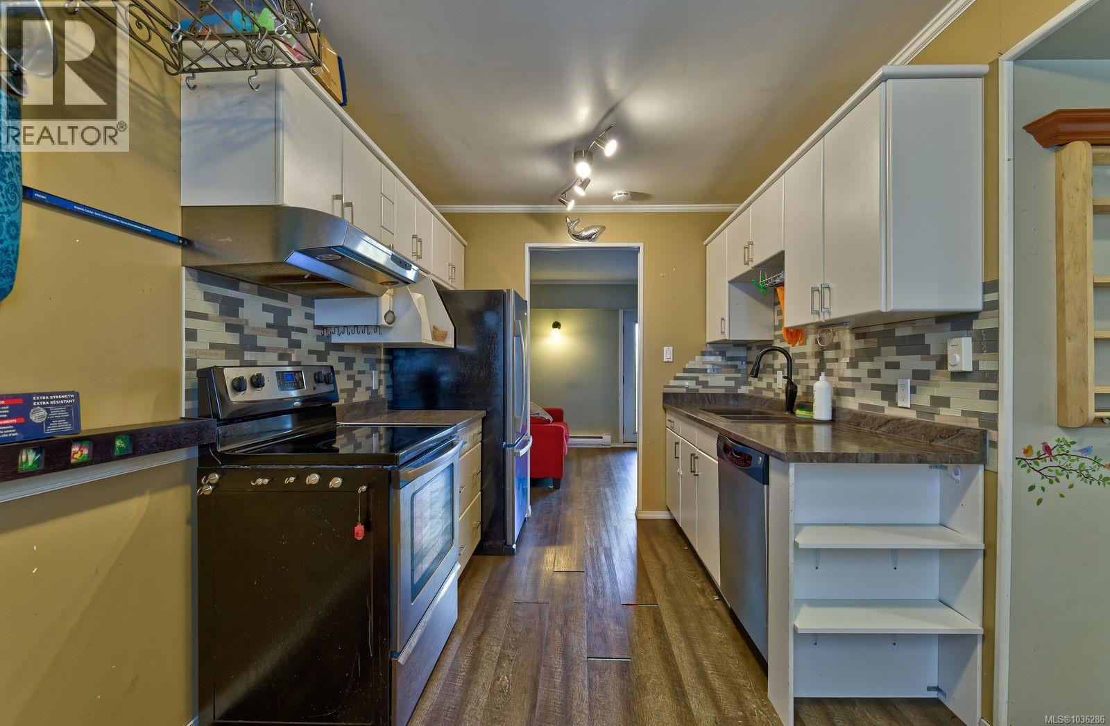 8 721 Malone Rd Property Photo 1