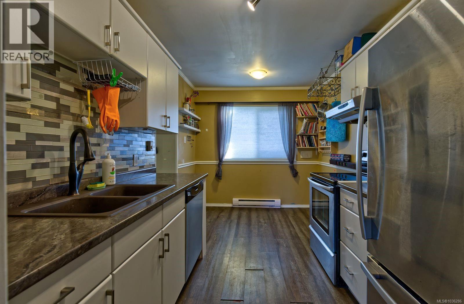 8 721 Malone Rd Property Photo 2