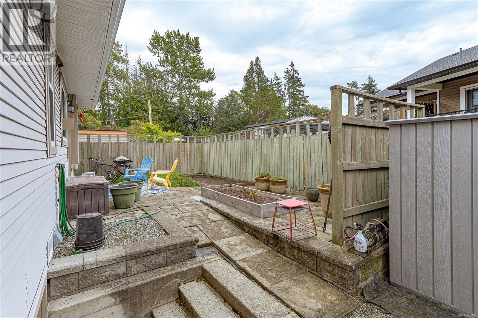 1914 Maple Ave S Property Photo 40