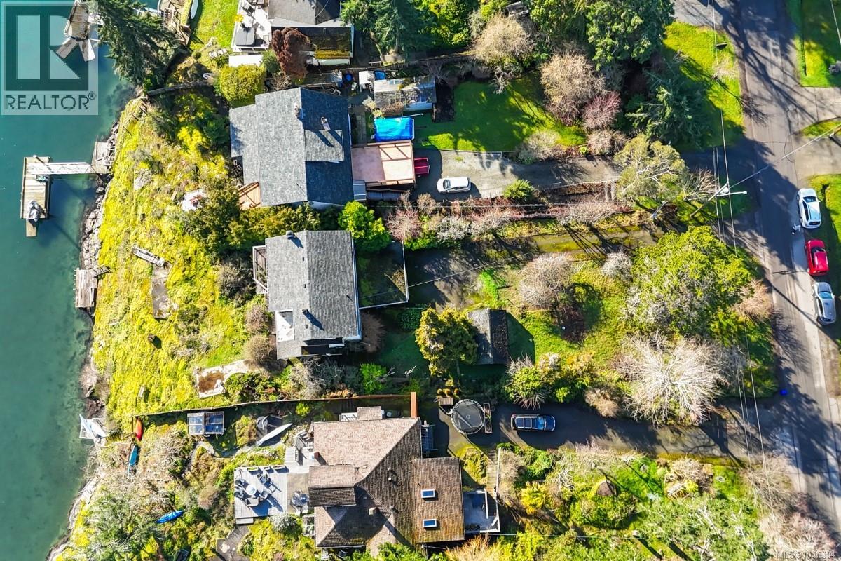 304 Bessborough Ave Property Photo 3