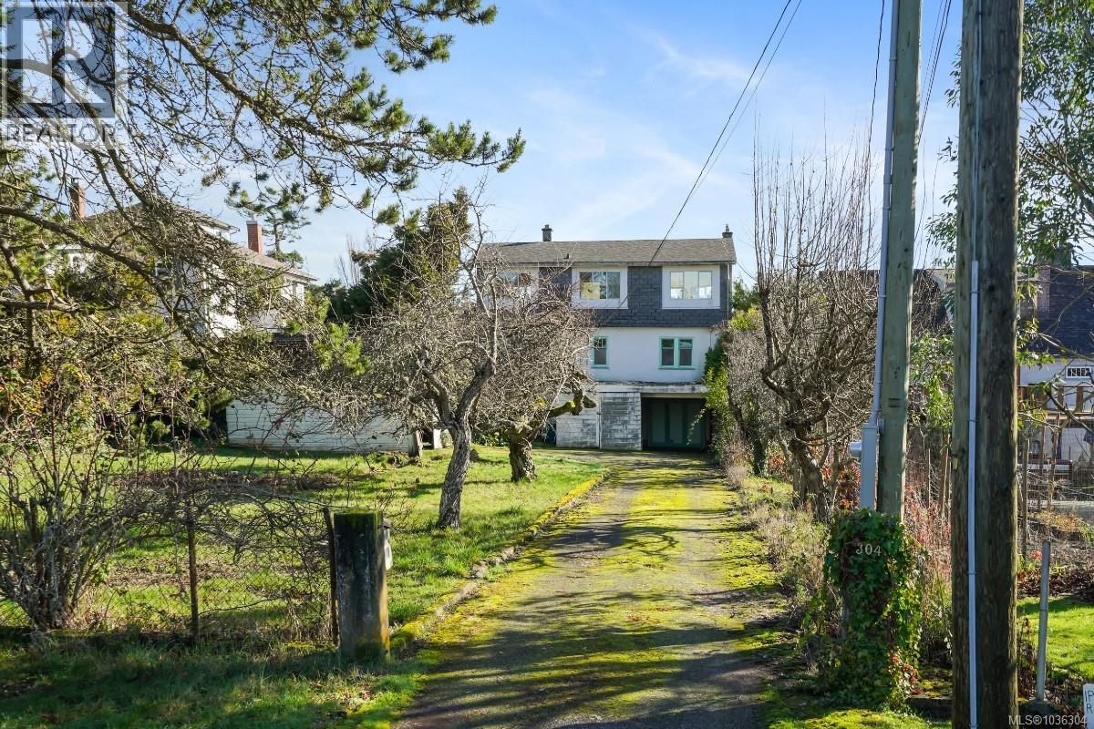 304 Bessborough Ave Property Photo 13