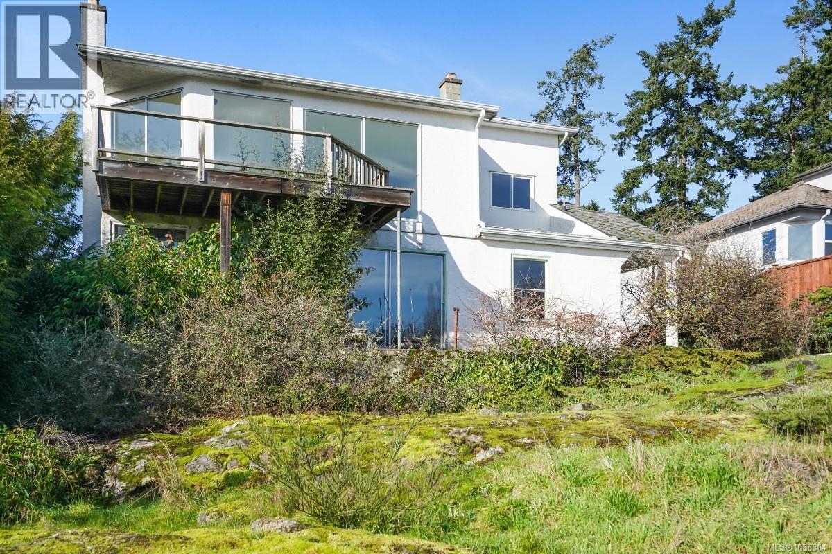304 Bessborough Ave Property Photo 14