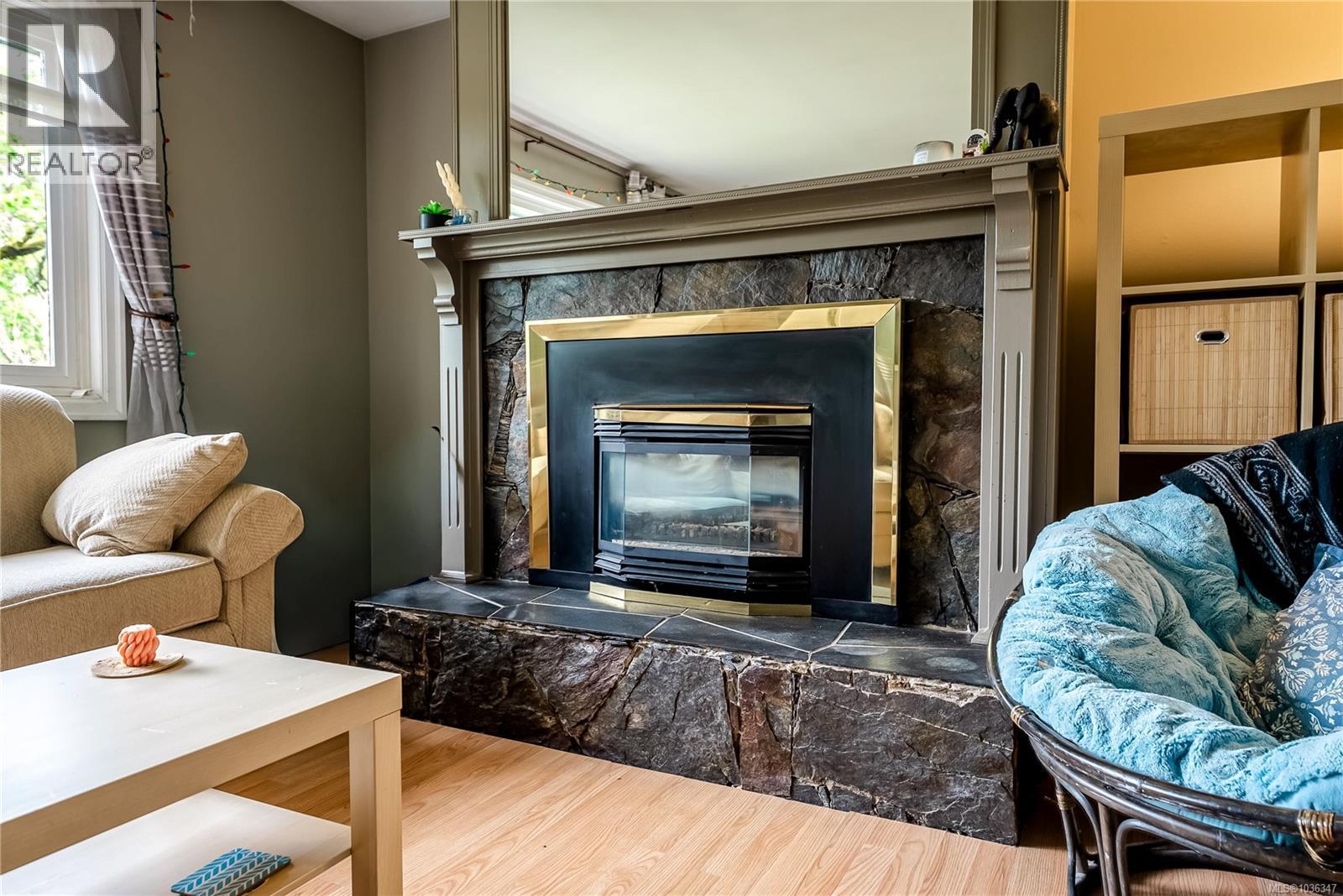 4120 Quadra St Property Photo 5