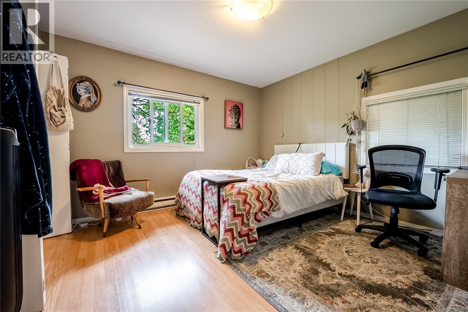 4120 Quadra St Property Photo 12