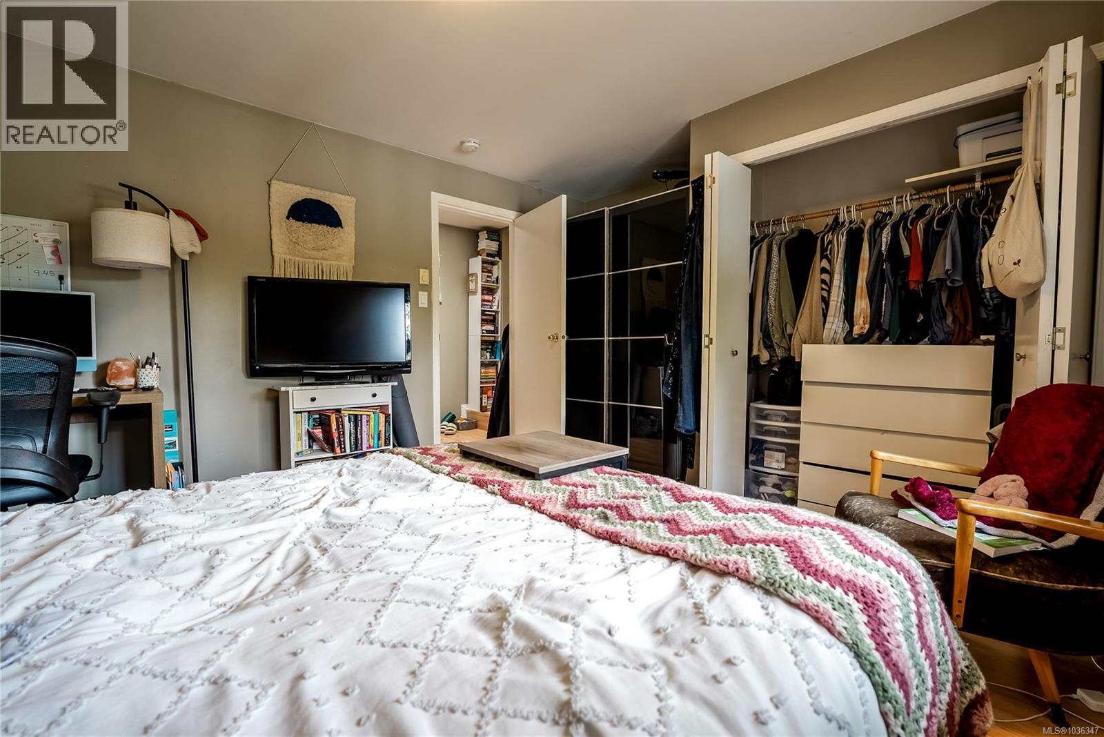 4120 Quadra St Property Photo 14