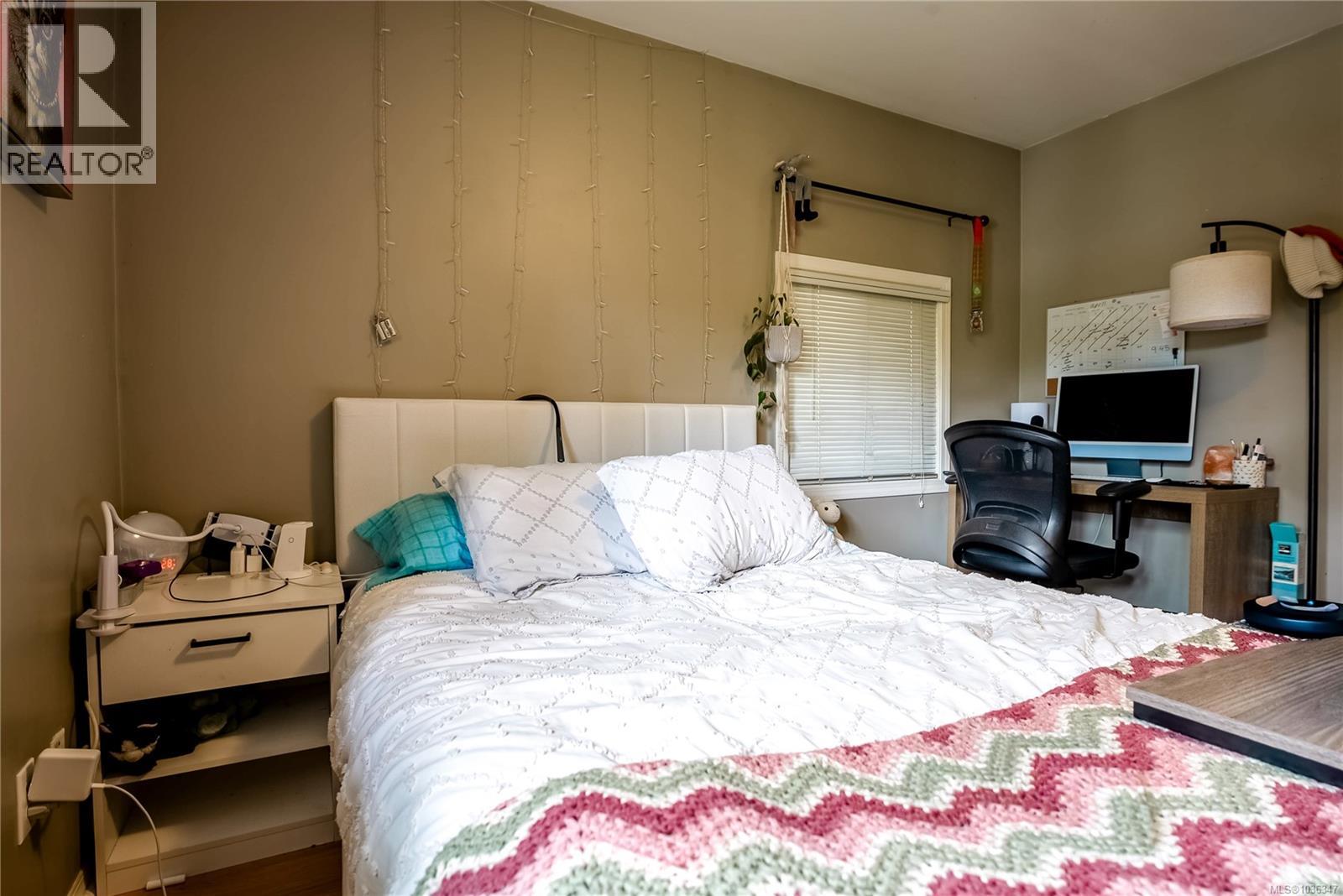 4120 Quadra St Property Photo 15
