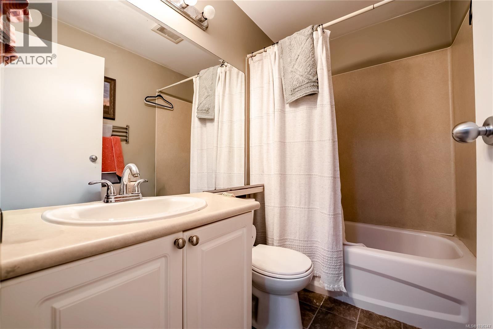 4120 Quadra St Property Photo 16