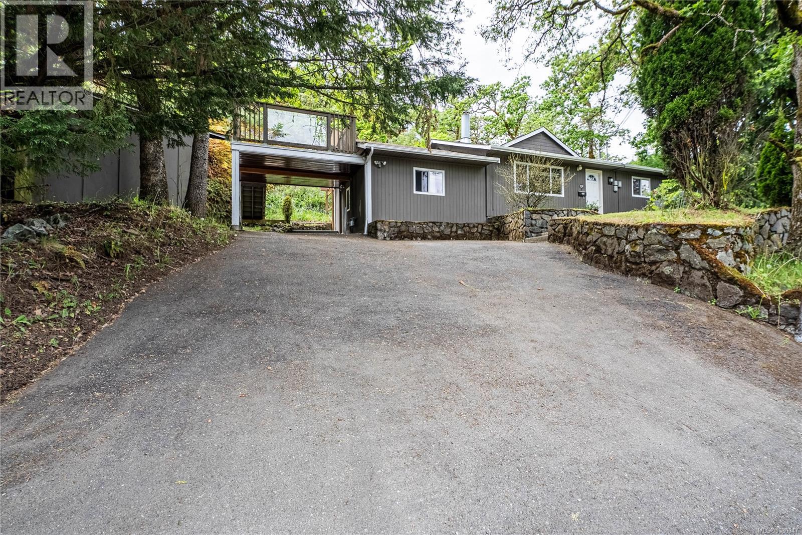 4120 Quadra St Property Photo 32