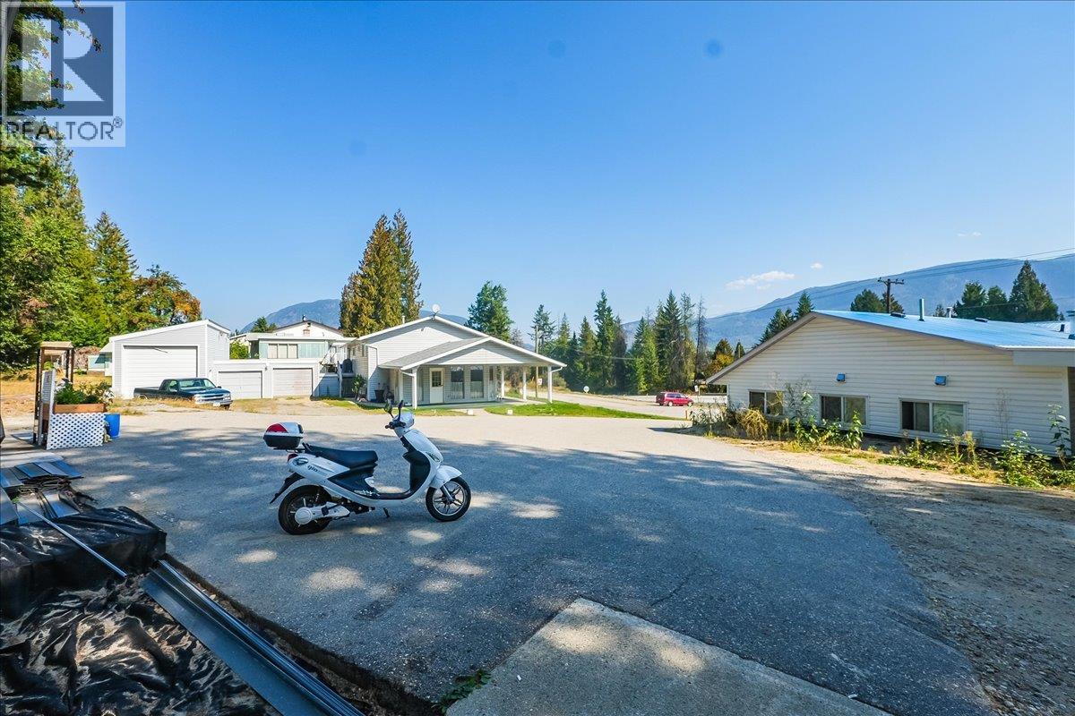 2100 Crestview Crescent Property Photo 12