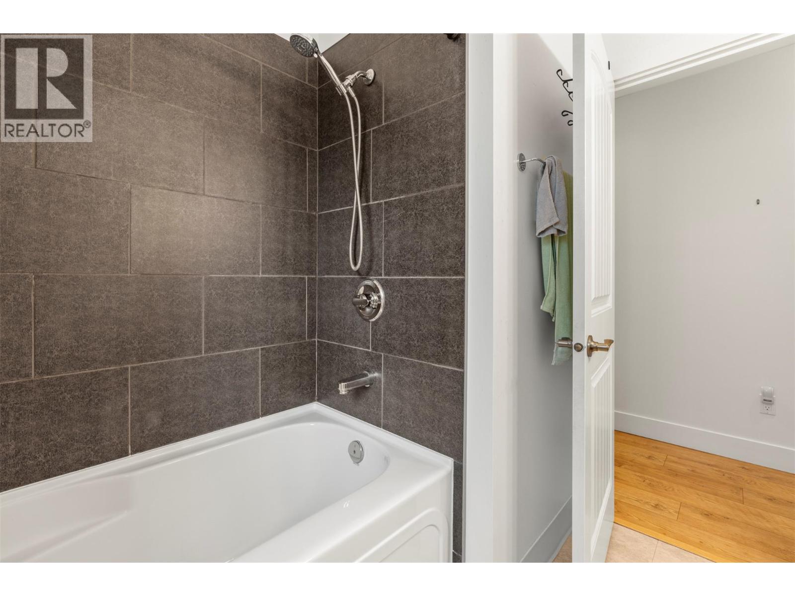 205 Falcon Avenue Property Photo 24