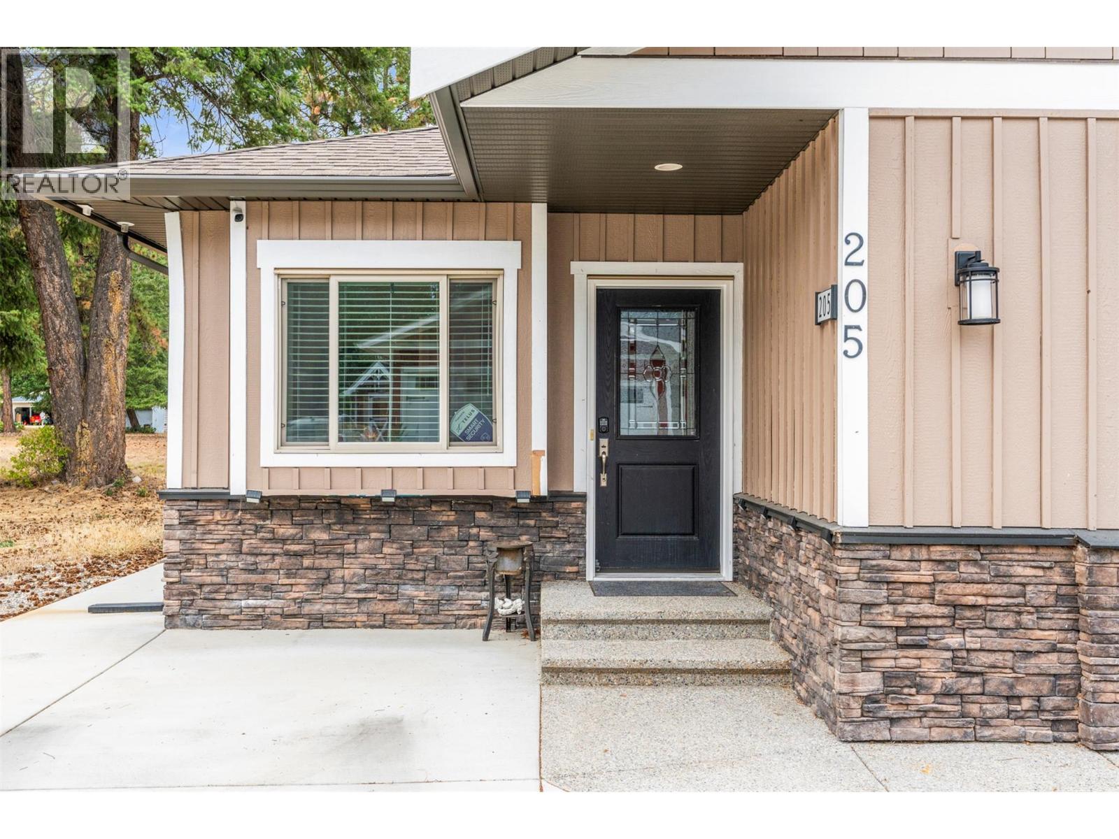 205 Falcon Avenue Property Photo 43