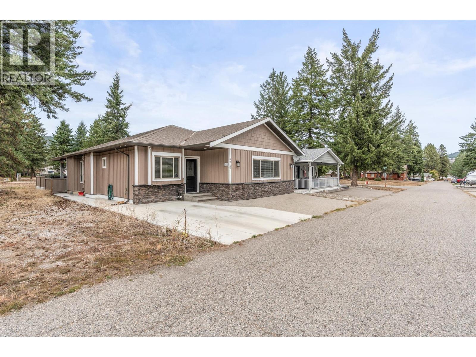 205 Falcon Avenue Property Photo 44
