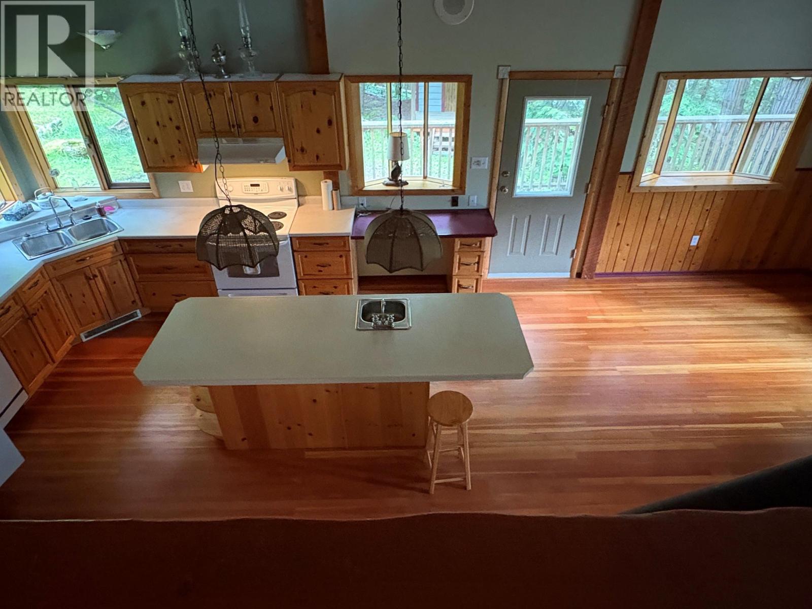4512 Highway 6 Property Photo 11