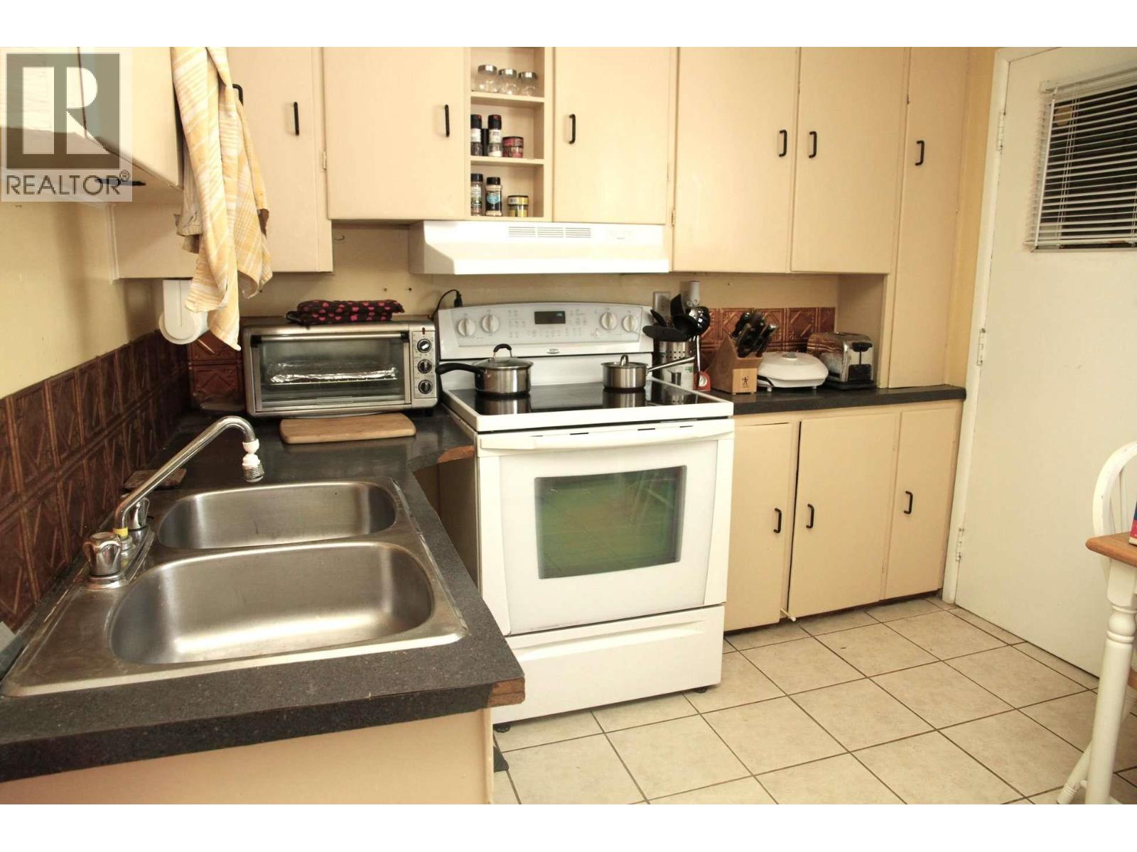 900 Cornwall Crescent Property Photo 6