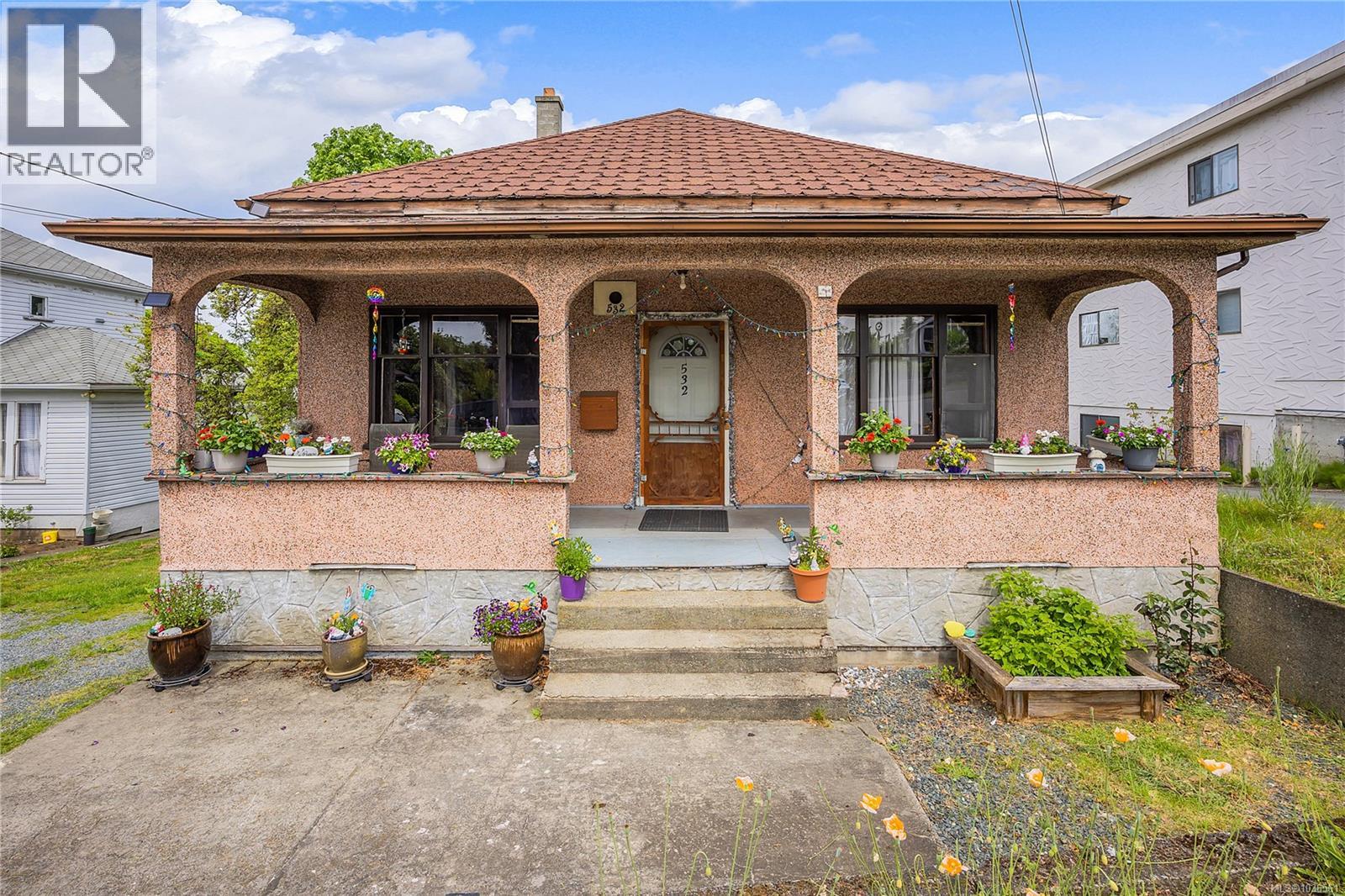 532 Prideaux St Property Photo 1