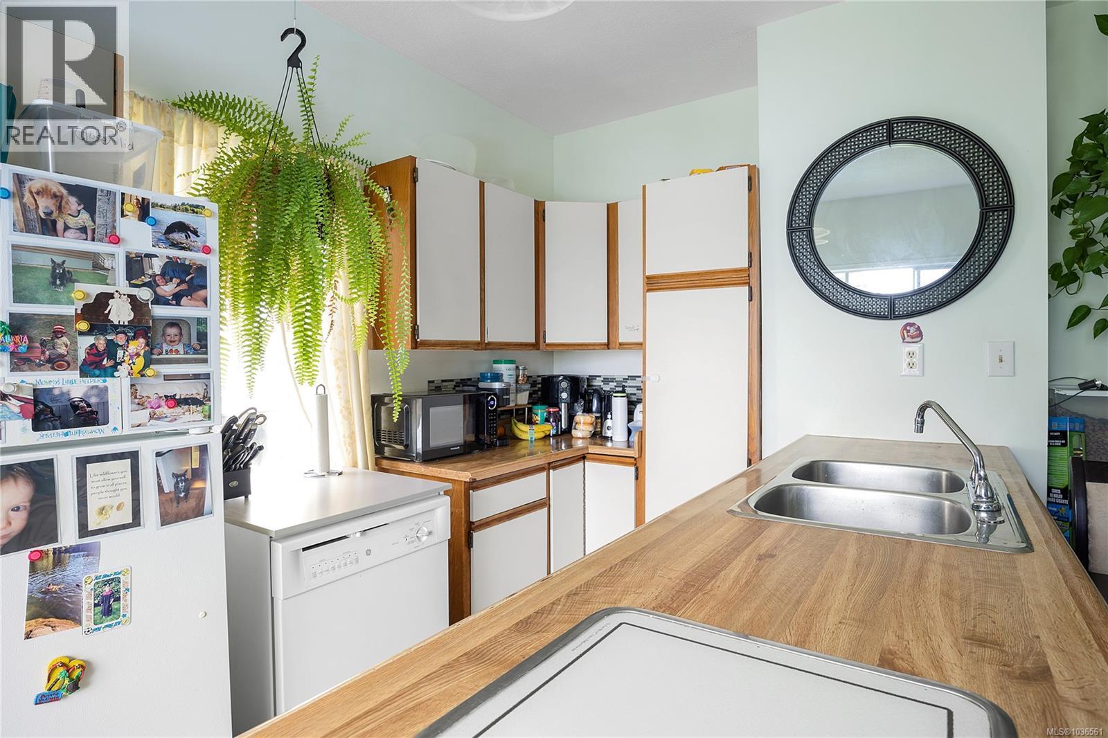 532 Prideaux St Property Photo 3