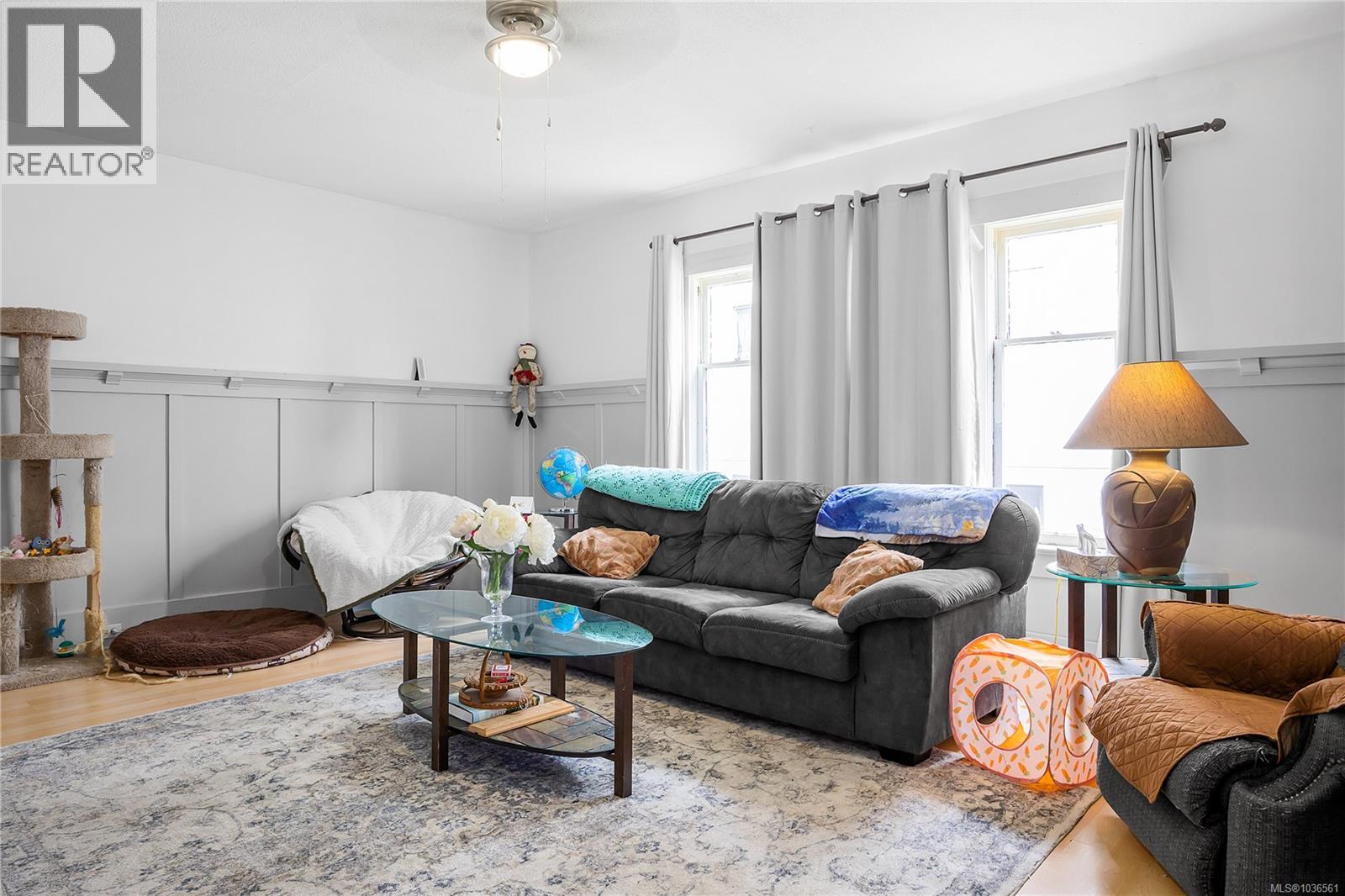 532 Prideaux St Property Photo 8