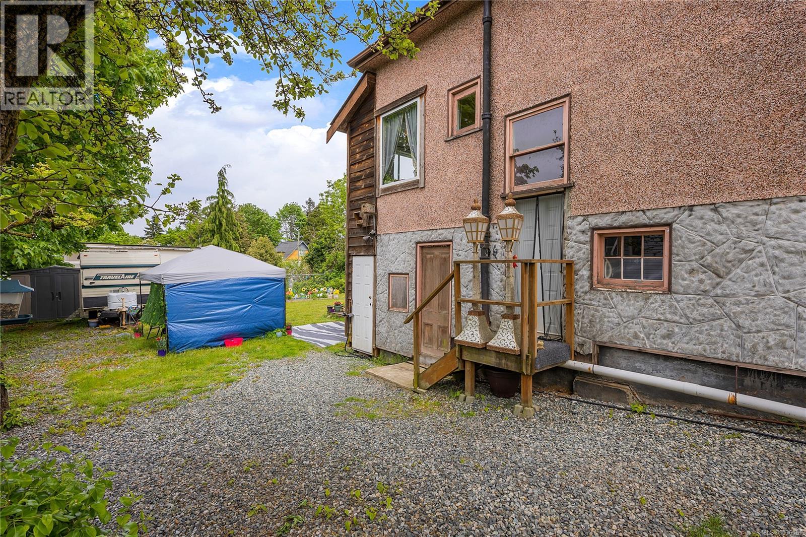 532 Prideaux St Property Photo 29