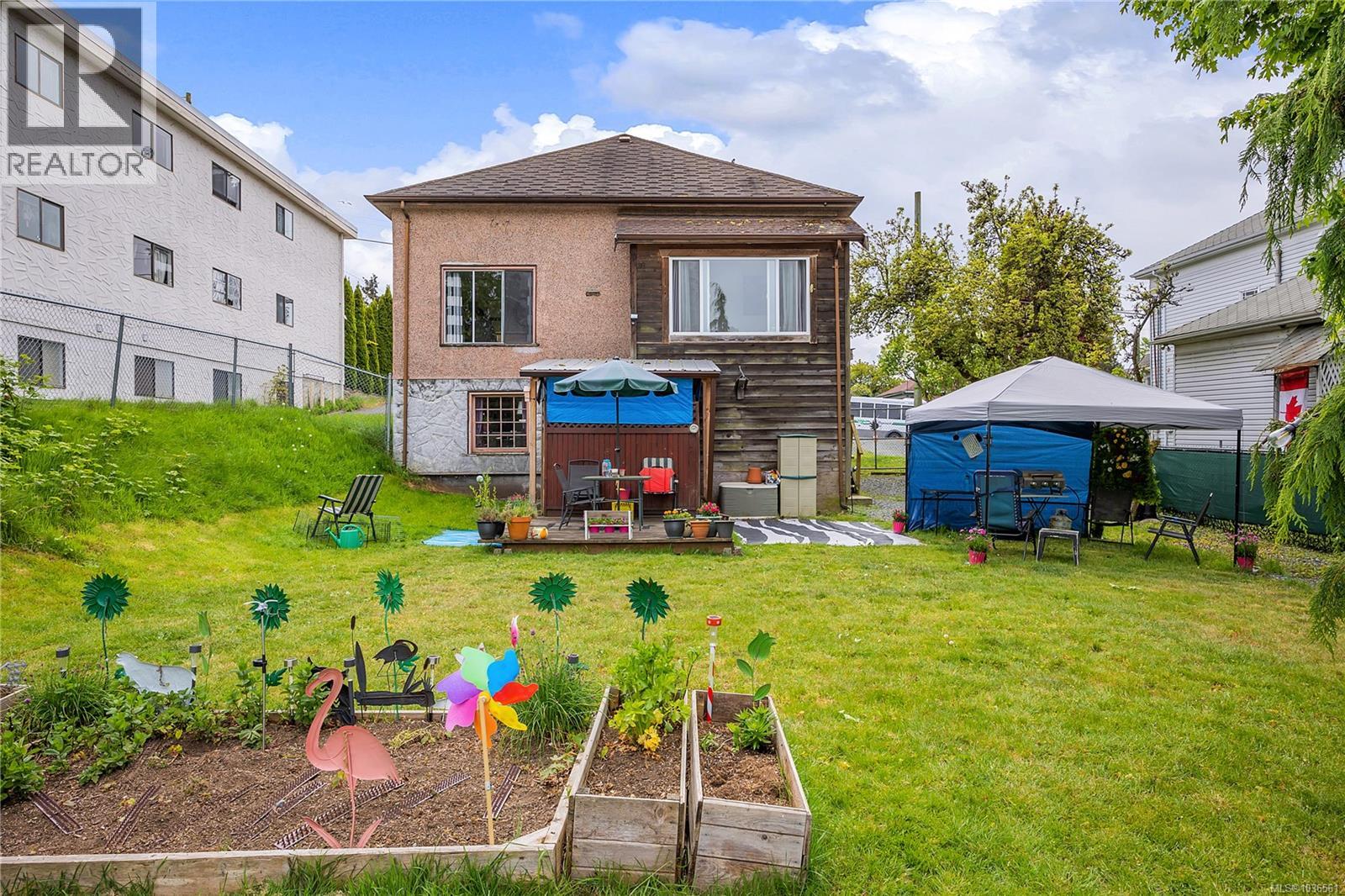 532 Prideaux St Property Photo 31