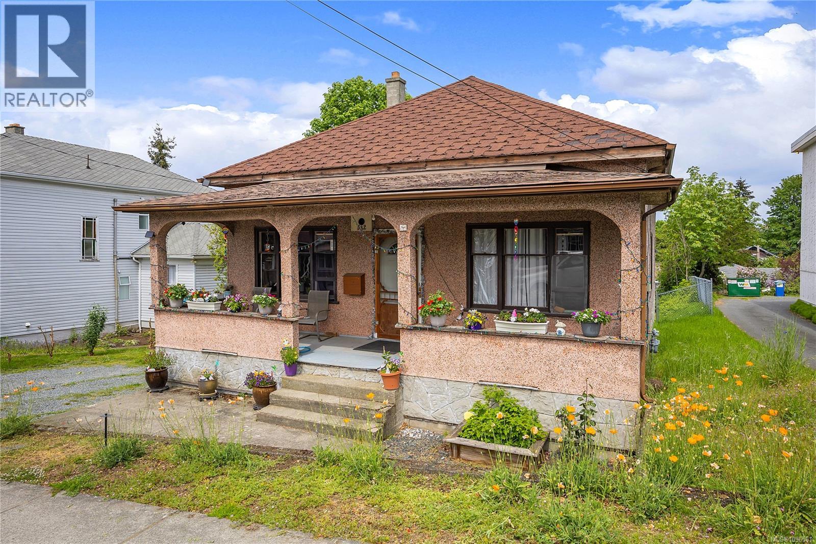 532 Prideaux St Property Photo 38