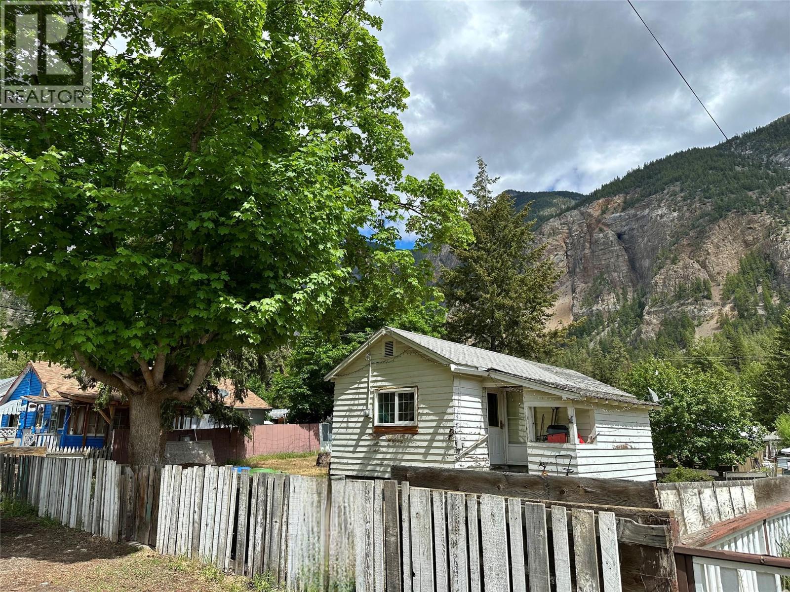 959 Cawston Avenue Property Photo 1