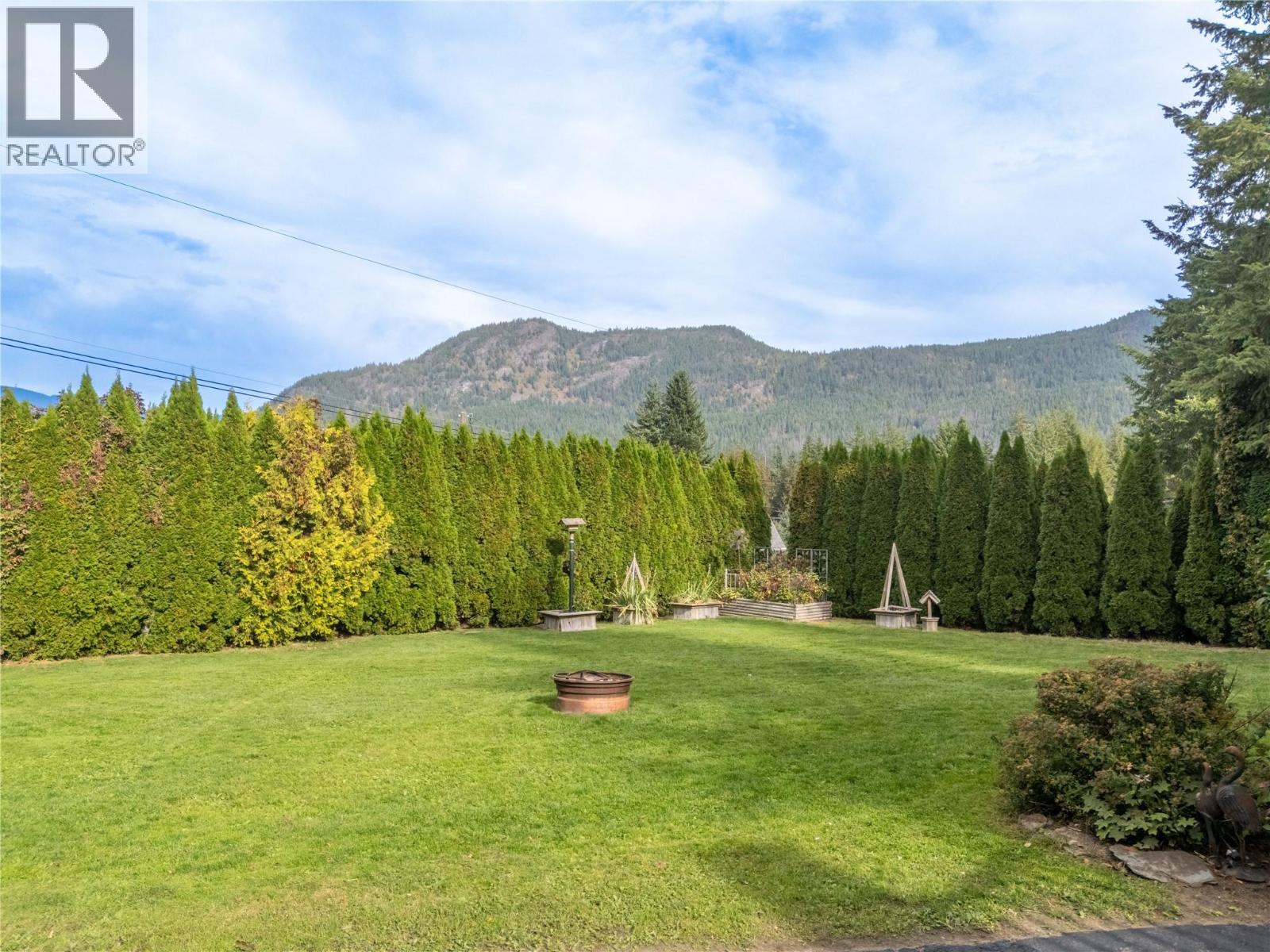 2462 Leisure Road Property Photo 12