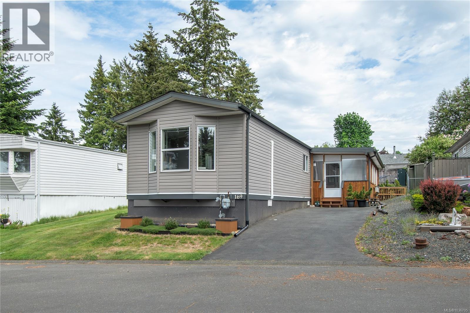 169 1160 Shellbourne Blvd Property Photo 1