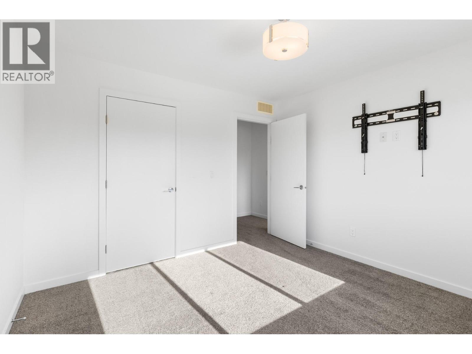 443 Christleton Avenue Property Photo 39