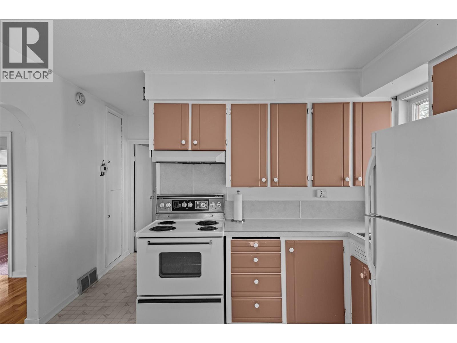 1335 Columbia Street Property Photo 6