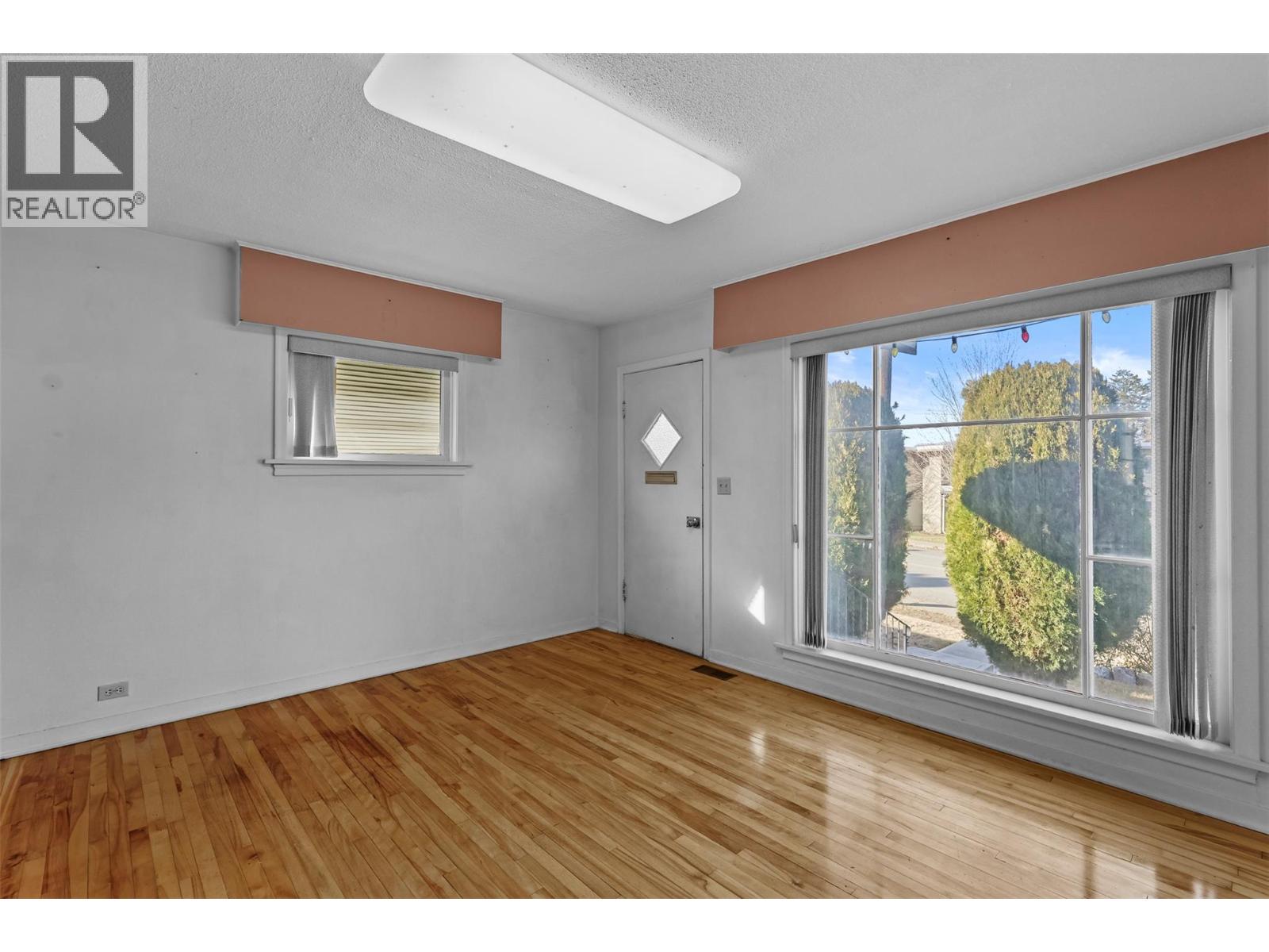 1335 Columbia Street Property Photo 8