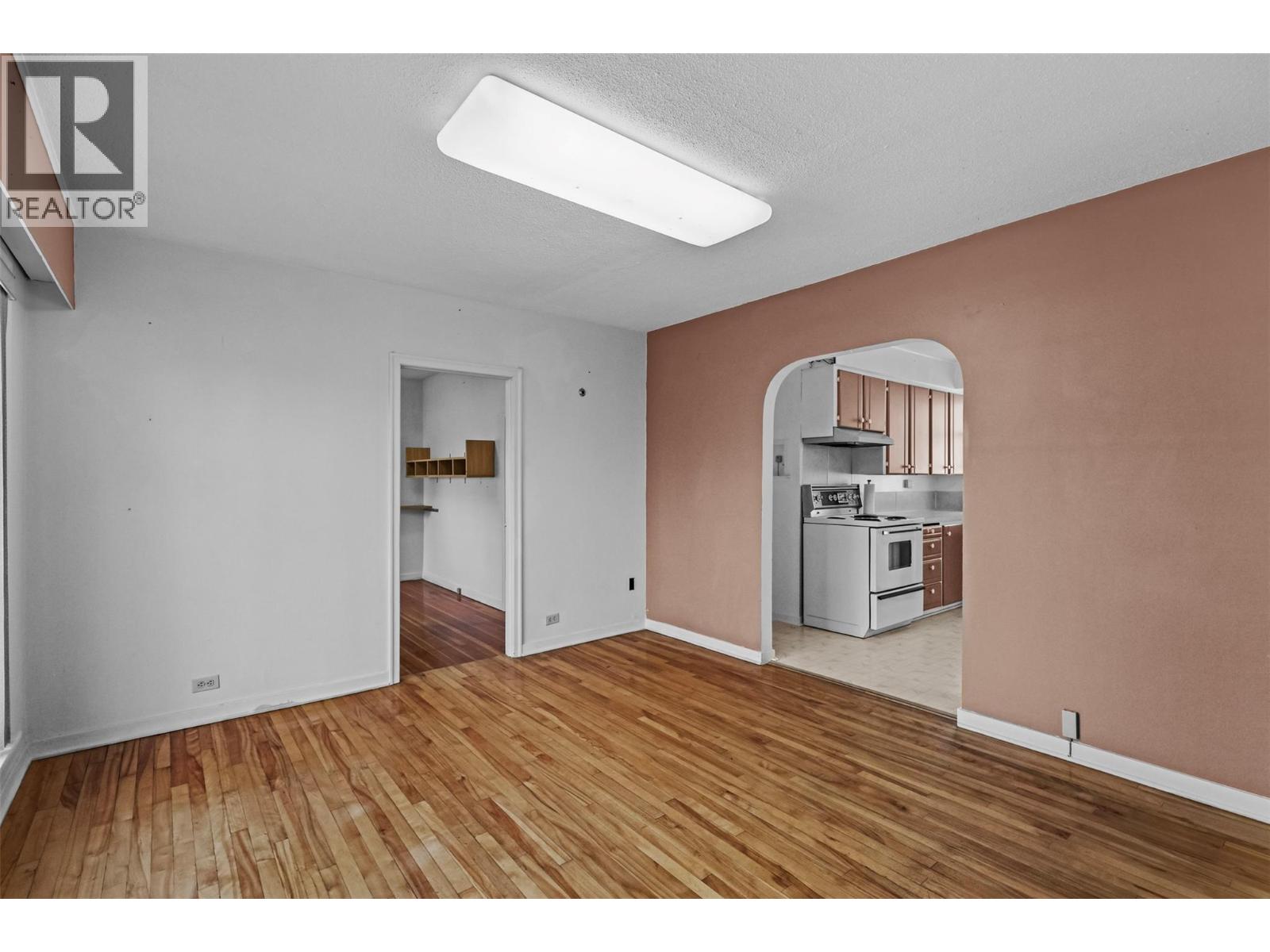 1335 Columbia Street Property Photo 10