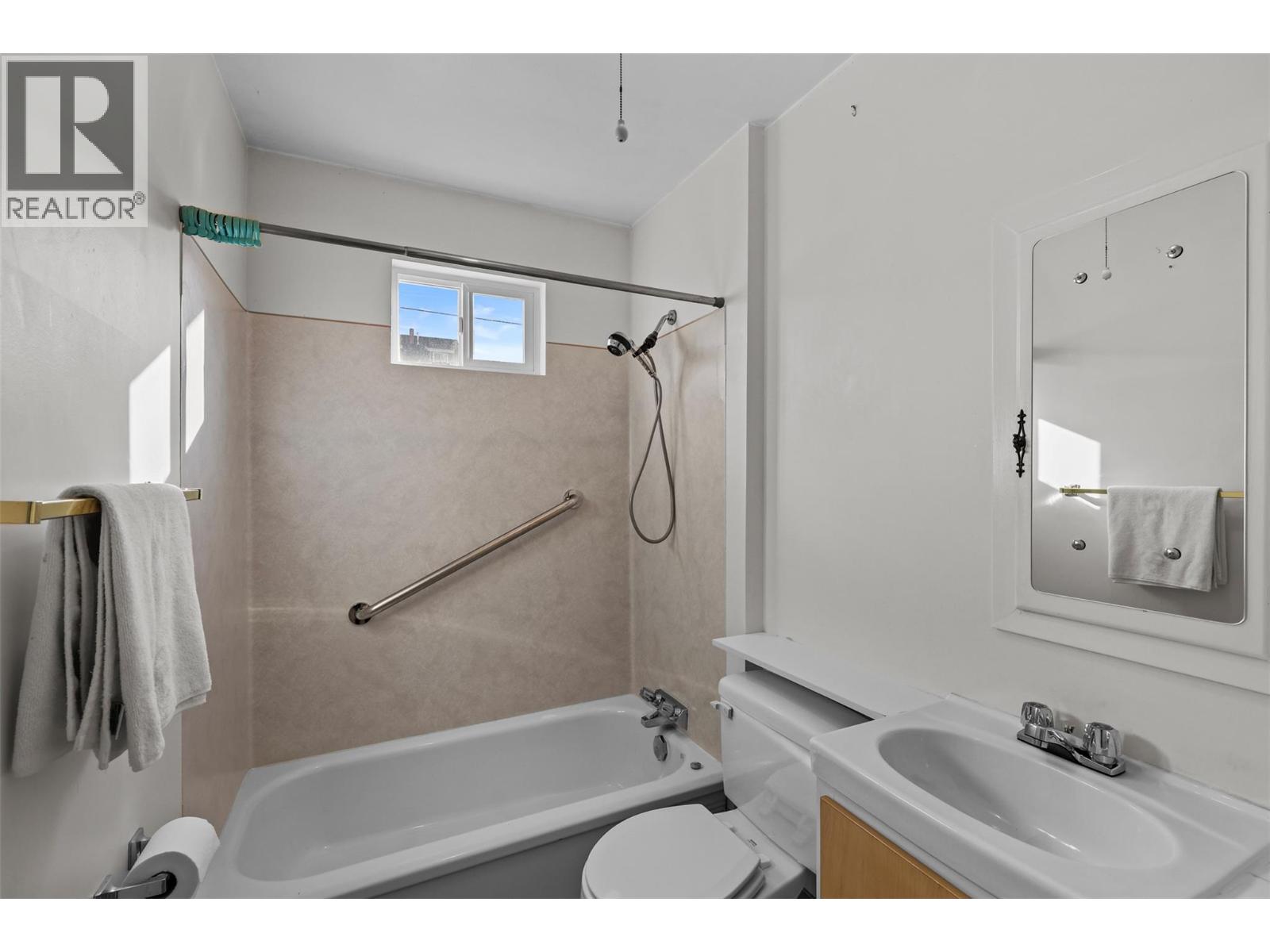 1335 Columbia Street Property Photo 17