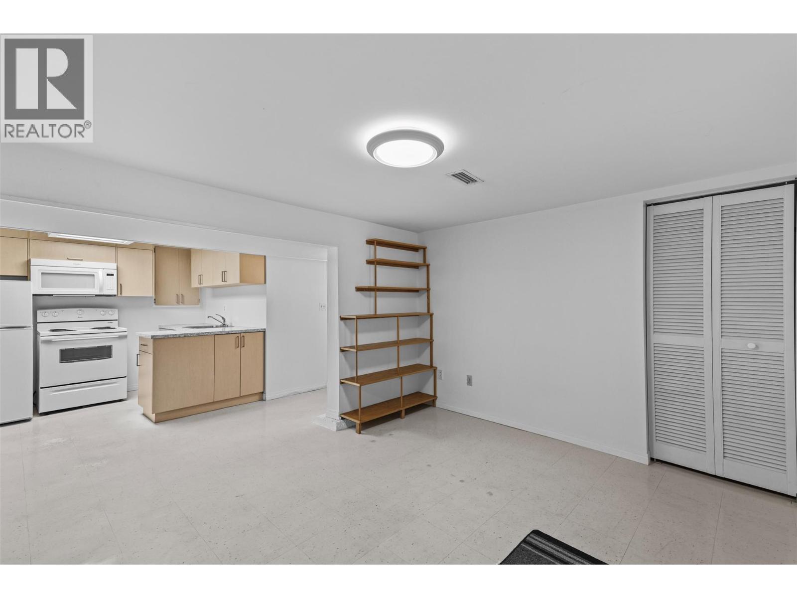 1335 Columbia Street Property Photo 20