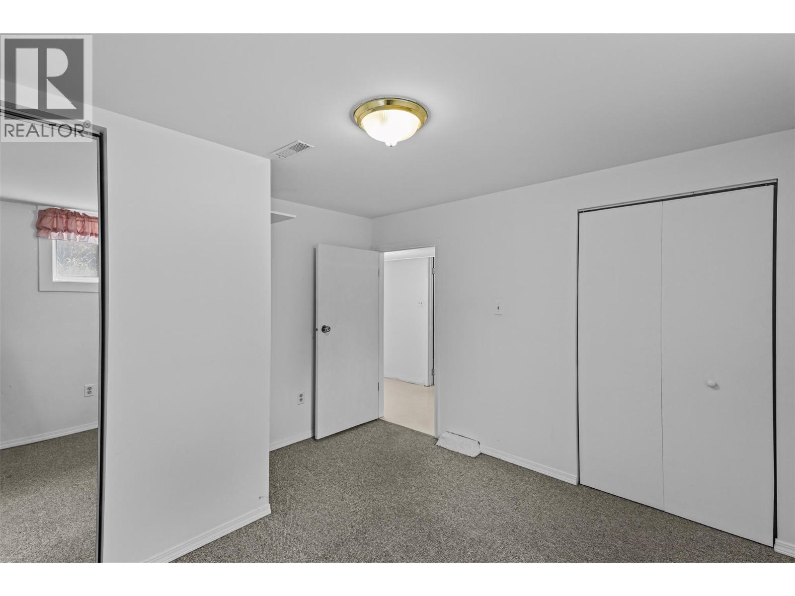 1335 Columbia Street Property Photo 24