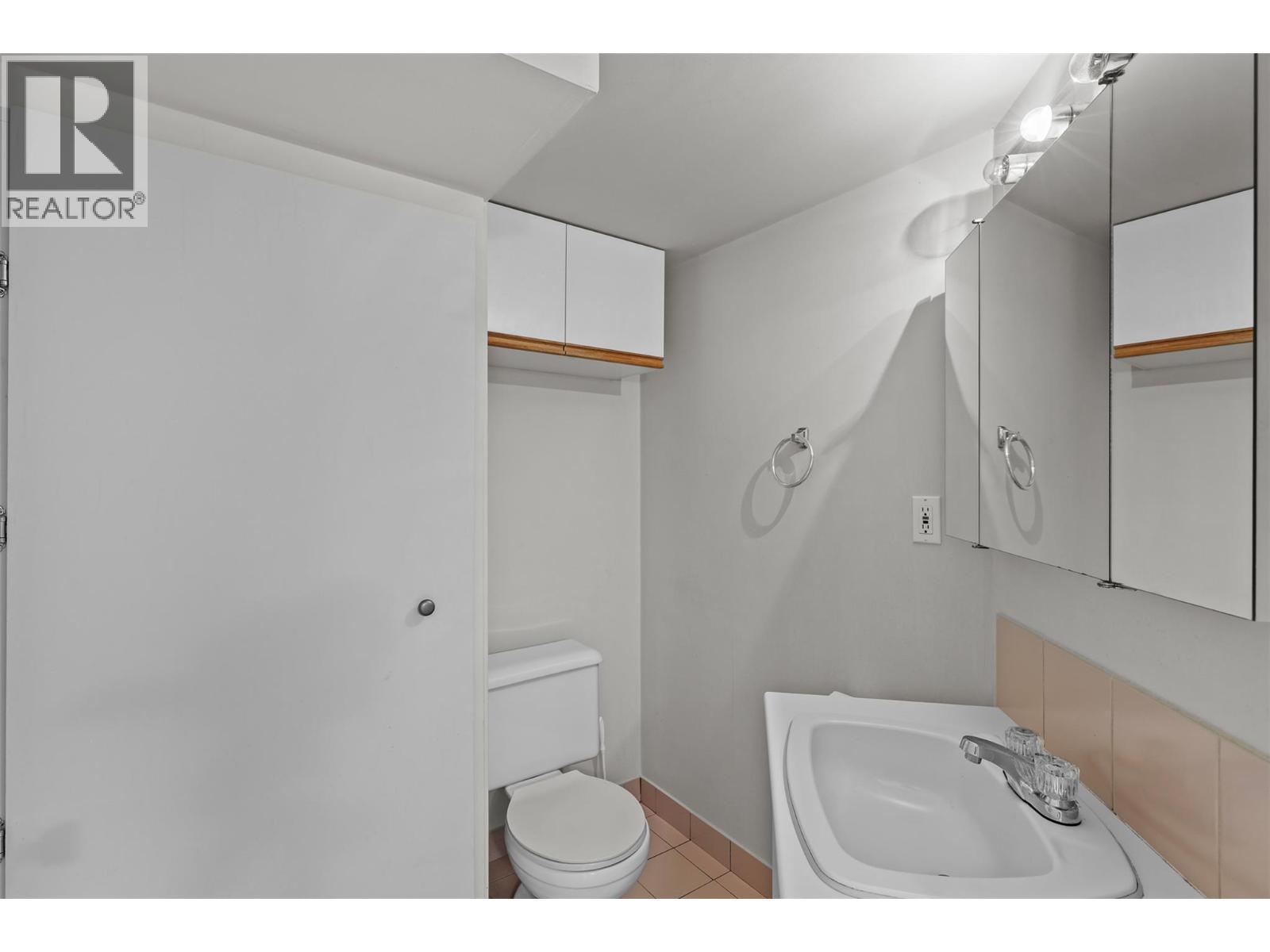 1335 Columbia Street Property Photo 25
