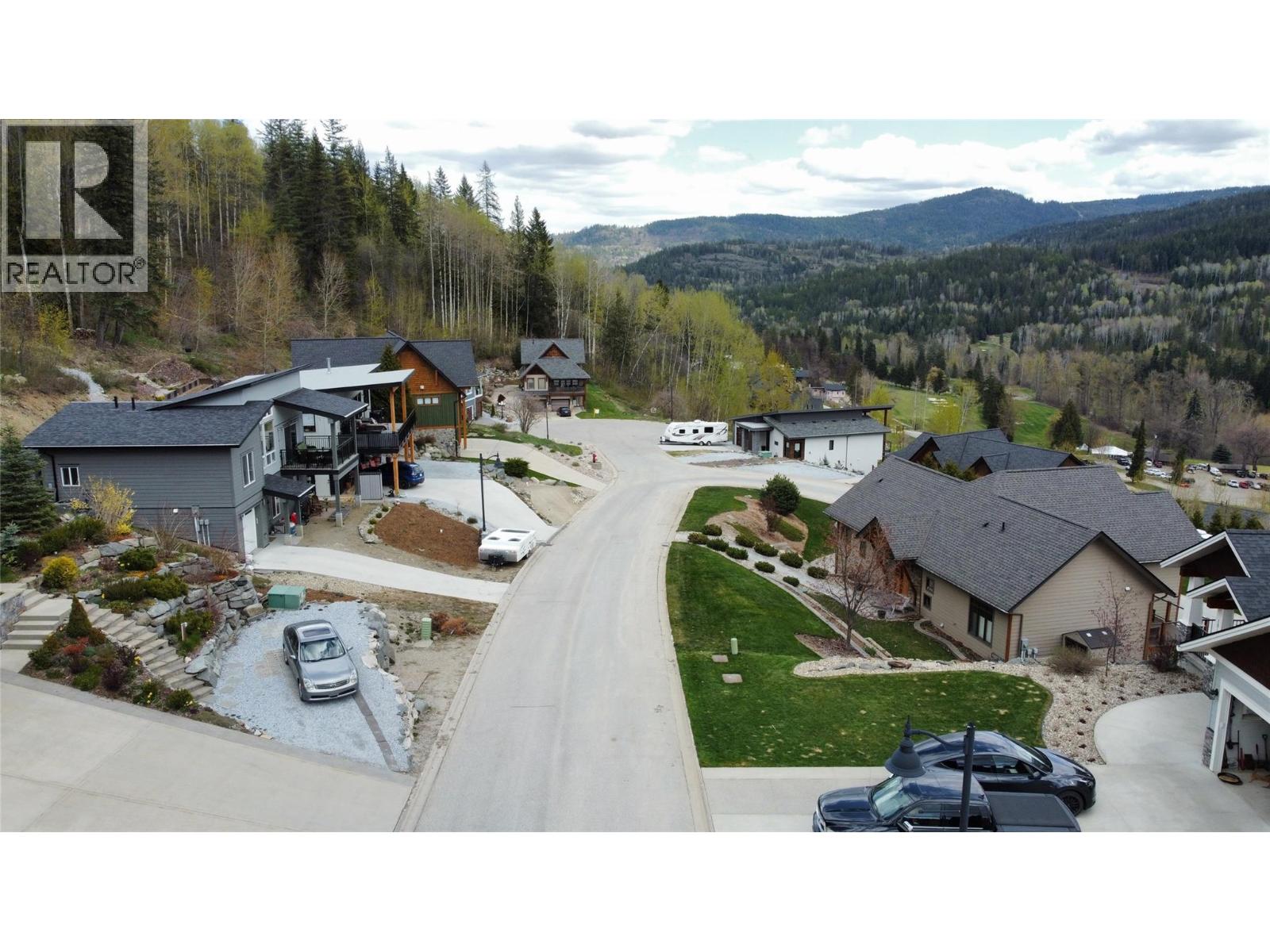 1018 Silvertip Road Property Photo 3