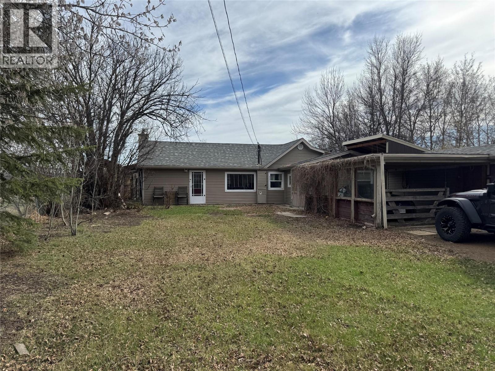 5007 47 Avenue Property Photo 1