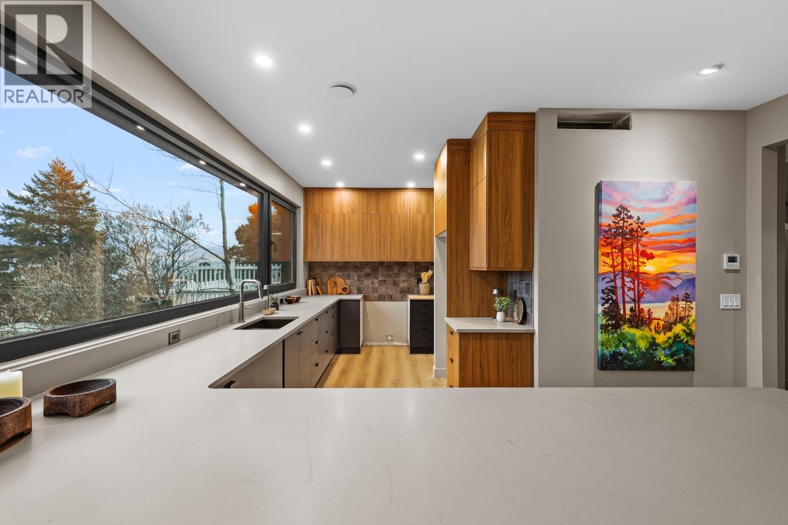 614 Cowan Street Property Photo 13