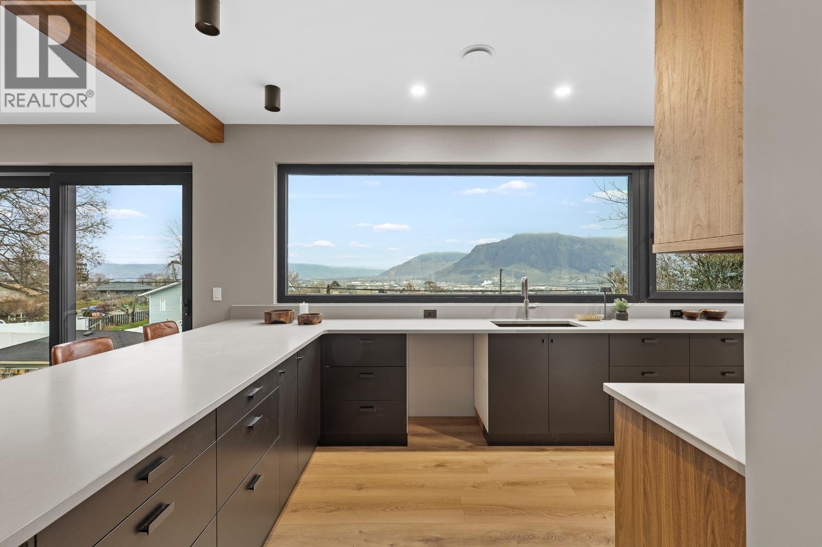 614 Cowan Street Property Photo 14