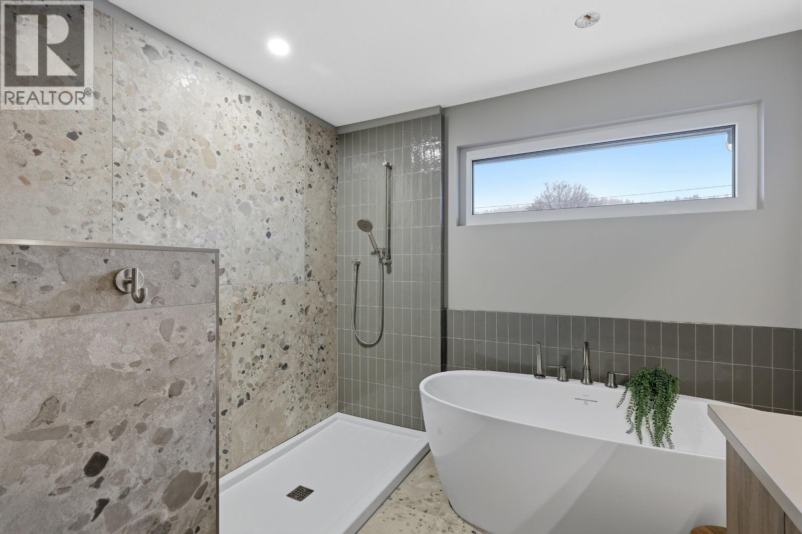 614 Cowan Street Property Photo 36