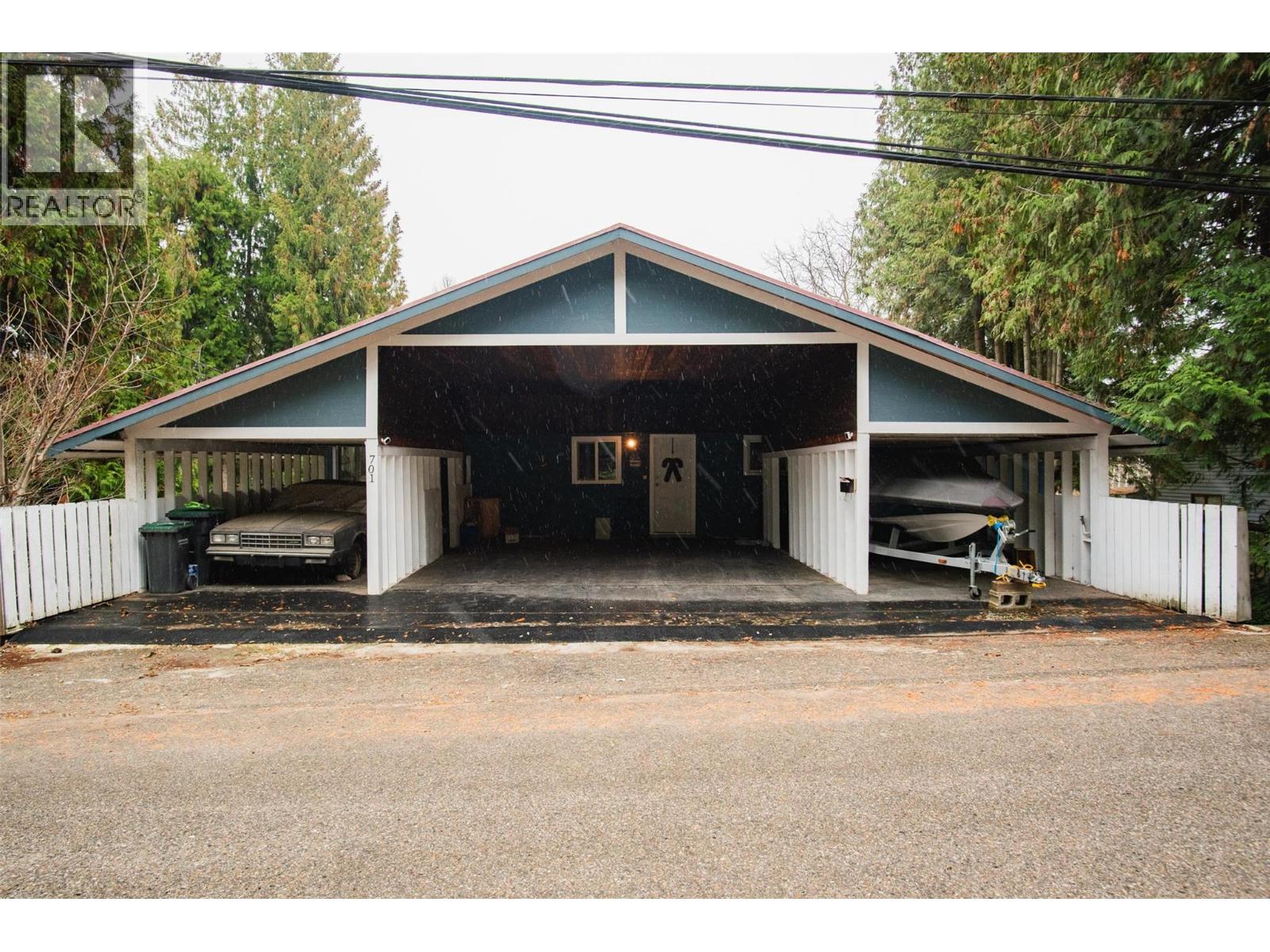 701 10th Avenue Property Photo 1