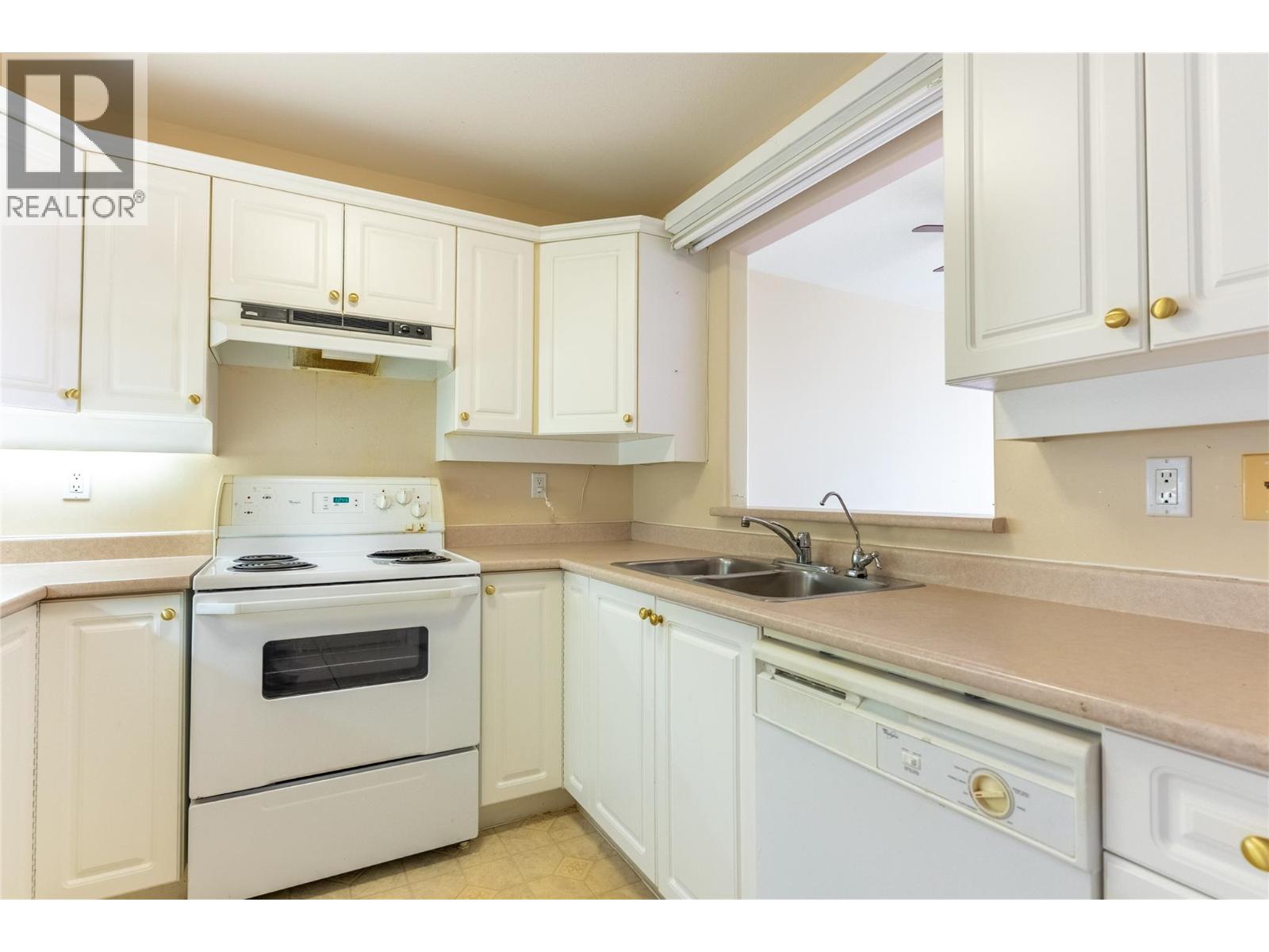 120 Vernon Avenue Unit# 311 Property Photo 4