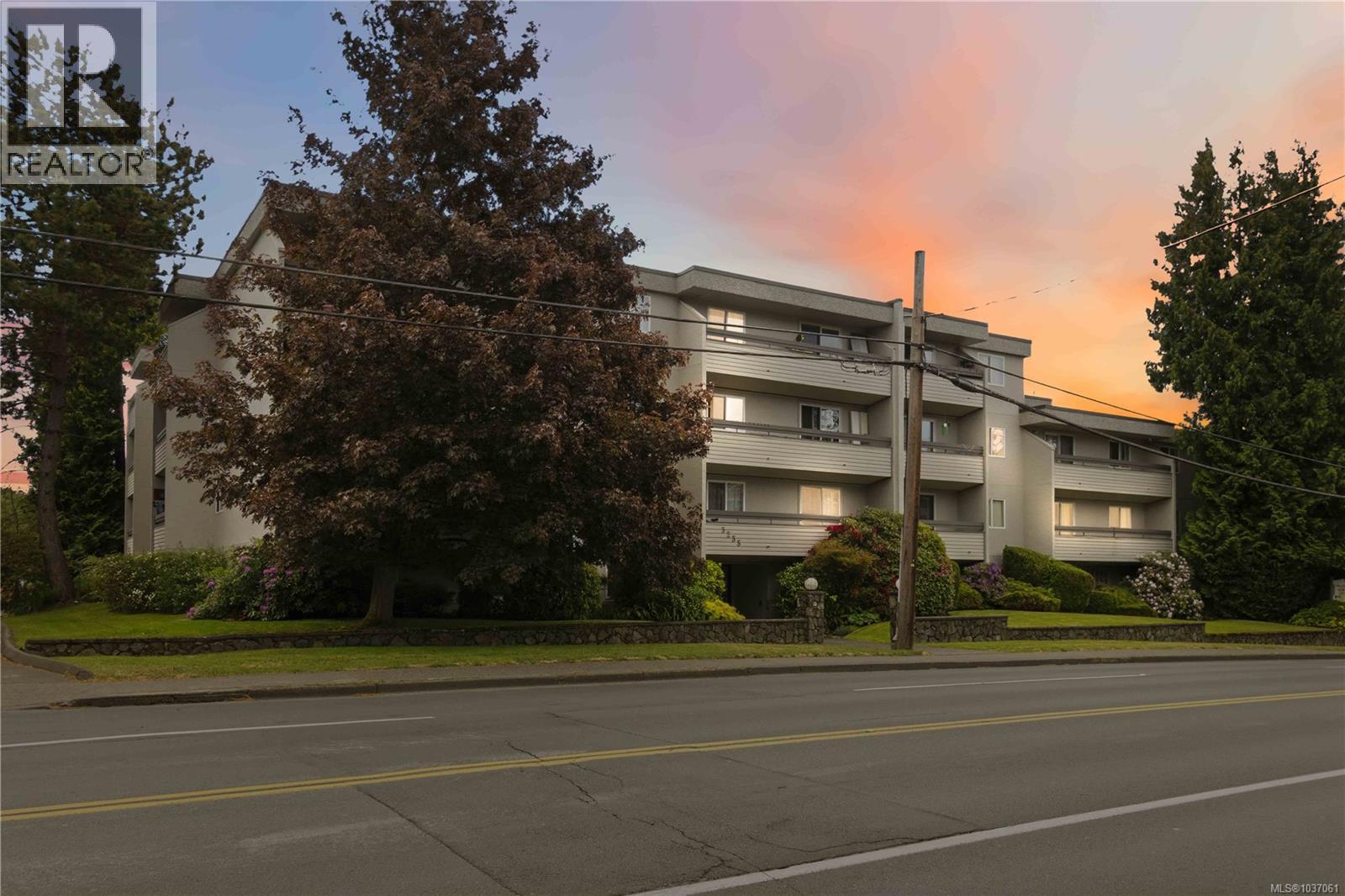 314 3235 Quadra St Photo de la propriété 1