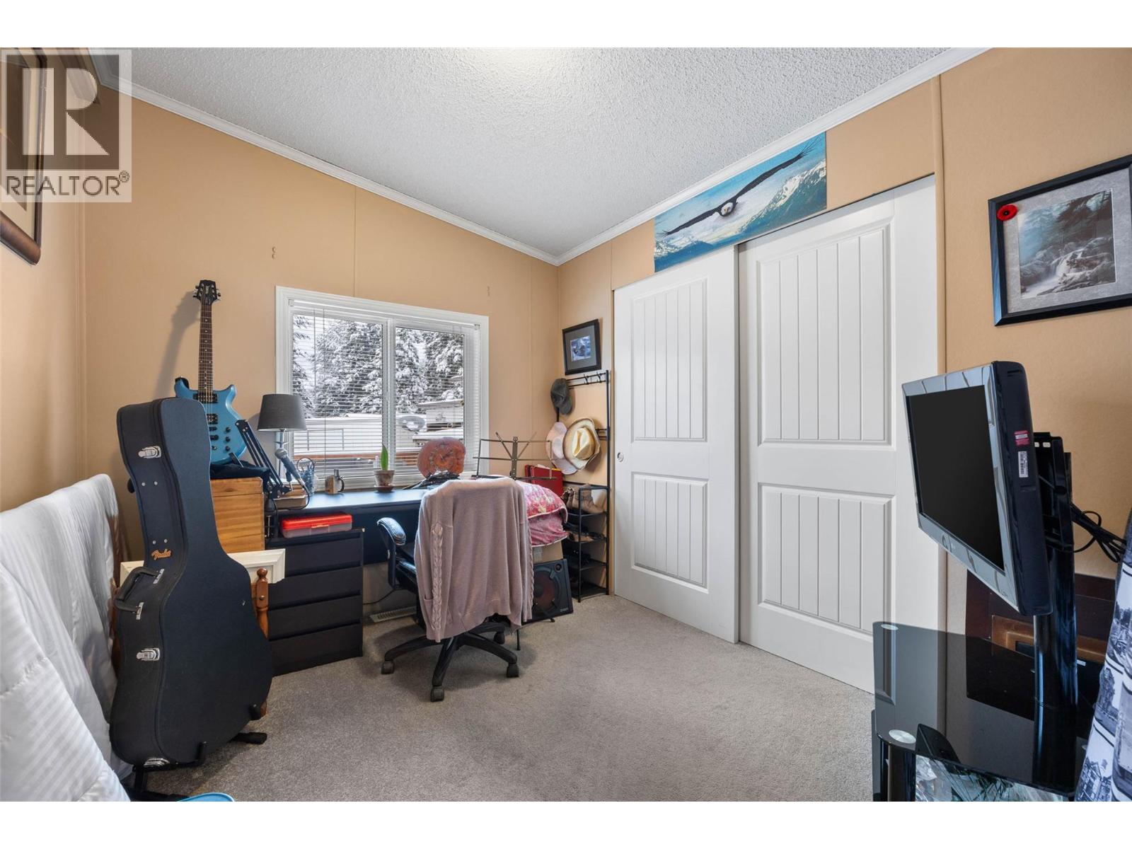 633 Barriere Lakes Road Property Photo 8