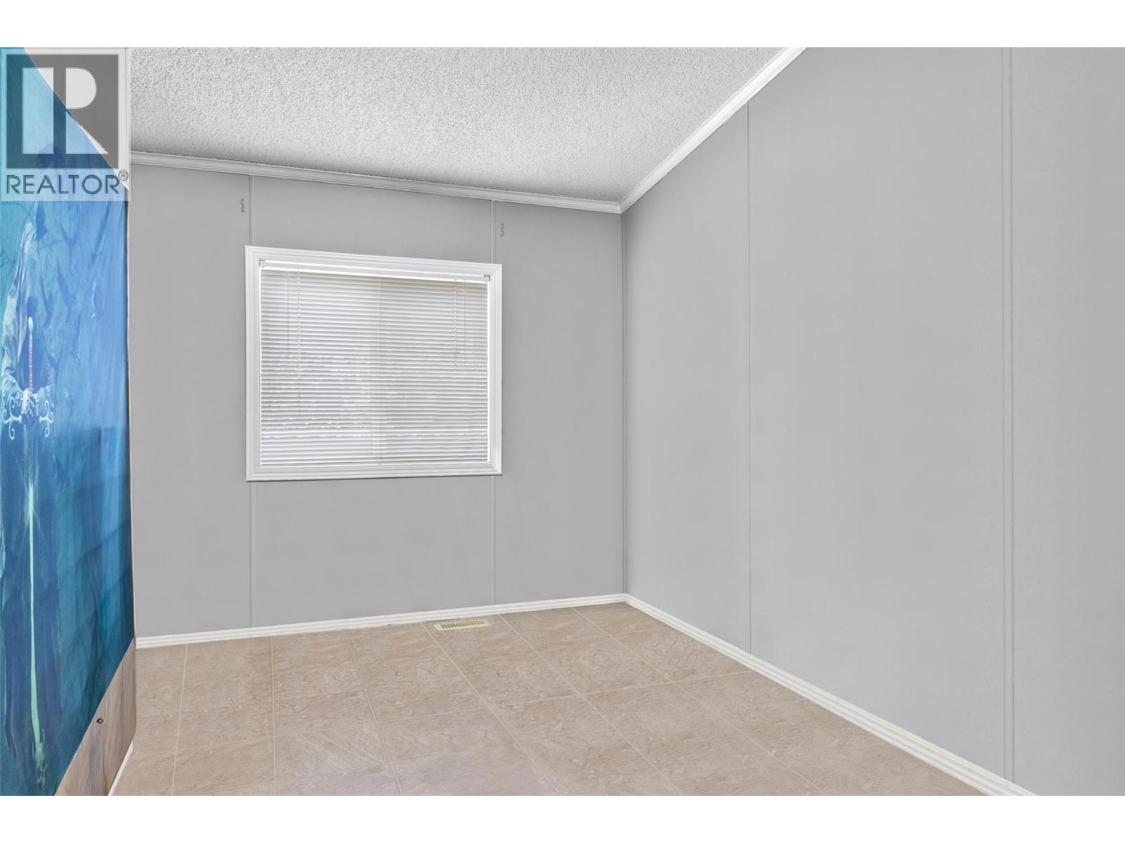 633 Barriere Lakes Road Property Photo 10